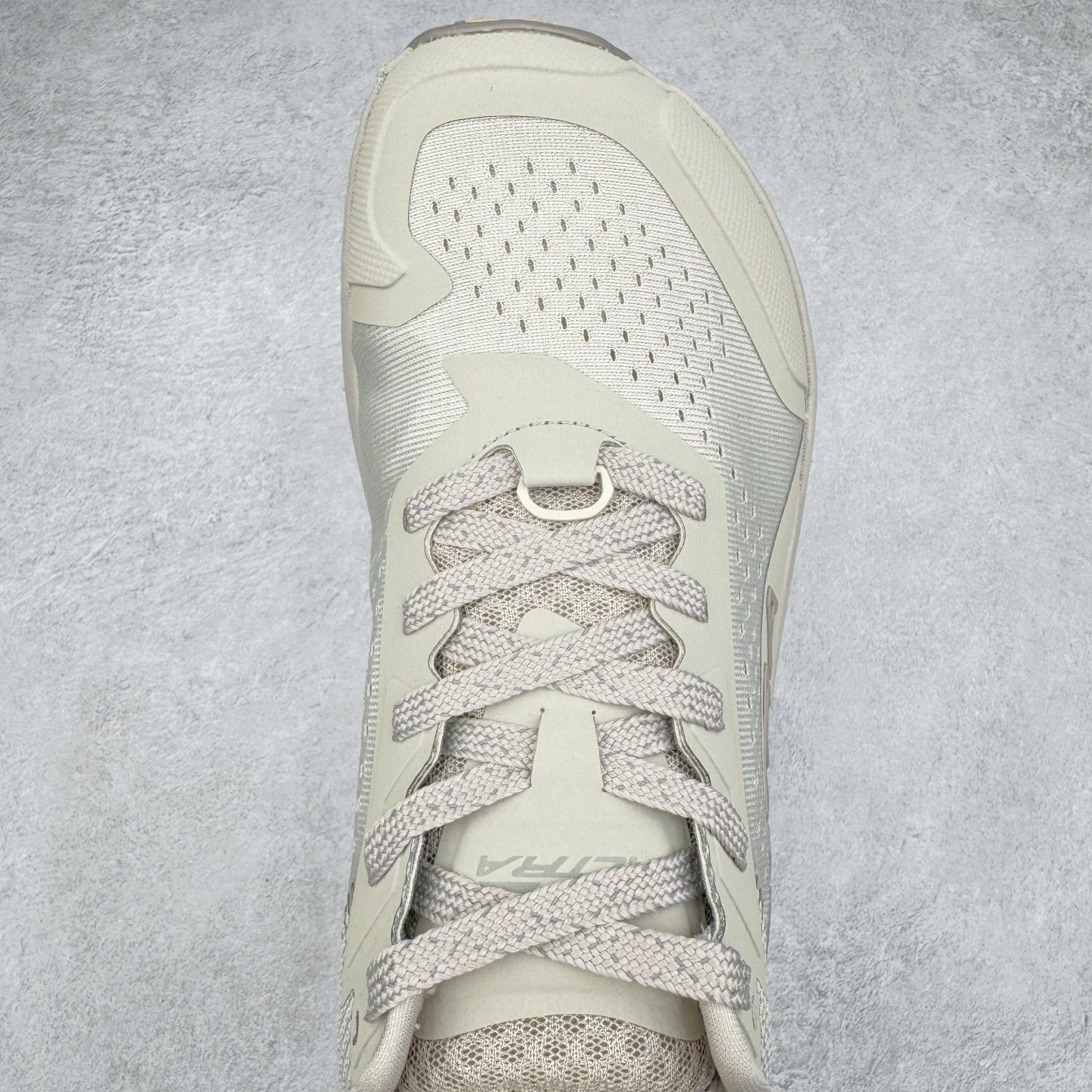 图片[4]-＃纯原 Altra OLYMPUS 6 奥创奥林匹斯六代舒适百搭防滑耐磨低帮户外跑步鞋 2009年，长跑精英运动员Golden Harper在美国犹他州创立了“Altra Footwear”，跑鞋特点是采用舒适的FootShape™M（很适鞋楦）设计和独特的BalancedCushioning™（平衡缓冲）技术，帮助遭受伤病困扰的跑者回归跑步，从而迅速积累起良好的口碑。2011年品牌迅速发展，屡获大奖。2015年开始不仅占据全美跑鞋前十，足迹更是遍布全球。2016年Altra正式进入中国市场，凭借独特的品牌风格以及出色的性能表现，三年来获得越来越多普通跑者的喜爱。销售业绩增长迅速，成为中国越野跑市场占有量前三的跑鞋品牌。实拍调校N版已经零色差零失真 百分百还原实物色彩所见即所得 不存在货不对板色差等低级问题 选购参考实物拍摄 不混卖不参货 只用心做好货严格选品 承诺混一赔十 尺码：39 40 40.5 41 42 42.5 43 44 44.5 45-选品中心