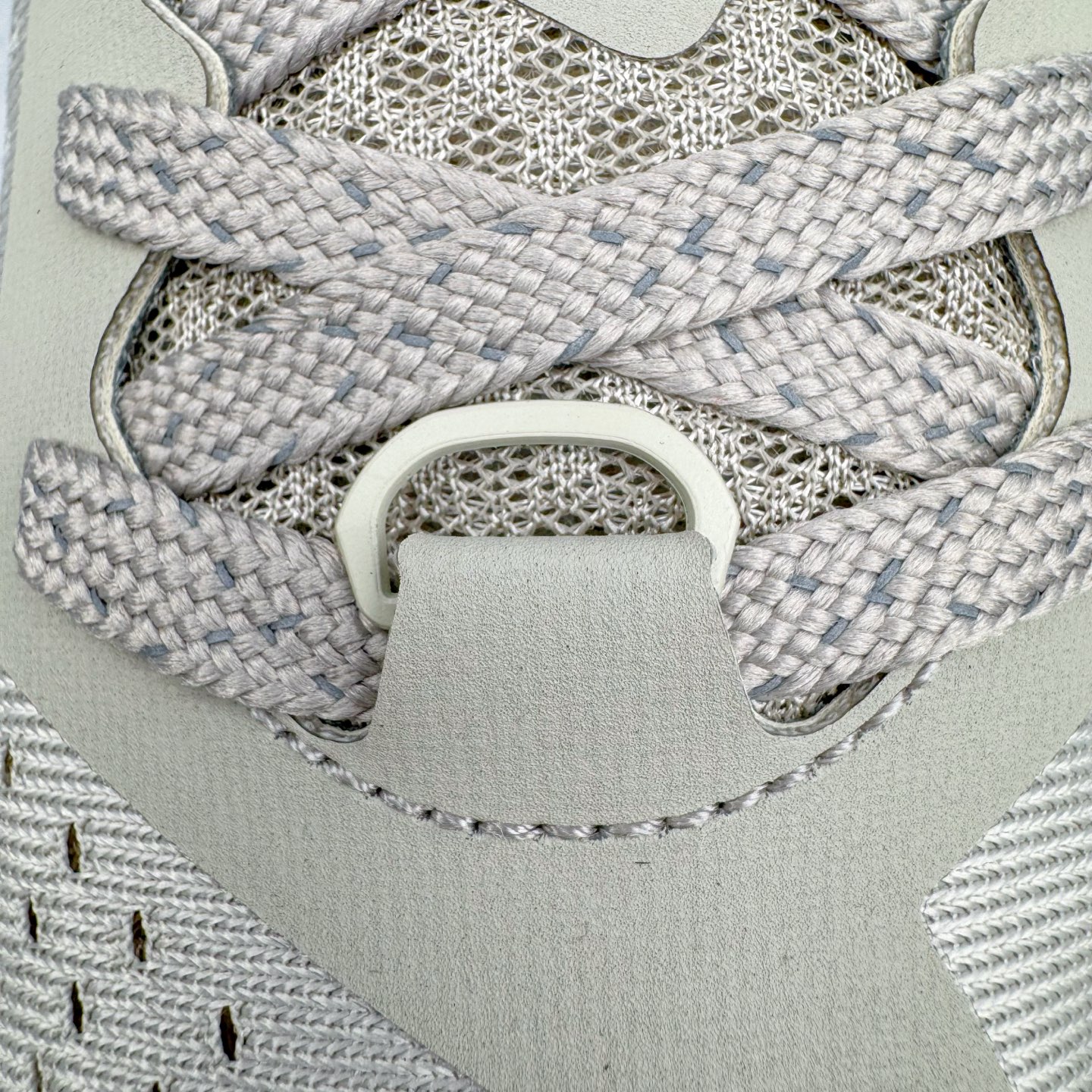 图片[16]-＃纯原 Altra OLYMPUS 6 奥创奥林匹斯六代舒适百搭防滑耐磨低帮户外跑步鞋 2009年，长跑精英运动员Golden Harper在美国犹他州创立了“Altra Footwear”，跑鞋特点是采用舒适的FootShape™M（很适鞋楦）设计和独特的BalancedCushioning™（平衡缓冲）技术，帮助遭受伤病困扰的跑者回归跑步，从而迅速积累起良好的口碑。2011年品牌迅速发展，屡获大奖。2015年开始不仅占据全美跑鞋前十，足迹更是遍布全球。2016年Altra正式进入中国市场，凭借独特的品牌风格以及出色的性能表现，三年来获得越来越多普通跑者的喜爱。销售业绩增长迅速，成为中国越野跑市场占有量前三的跑鞋品牌。实拍调校N版已经零色差零失真 百分百还原实物色彩所见即所得 不存在货不对板色差等低级问题 选购参考实物拍摄 不混卖不参货 只用心做好货严格选品 承诺混一赔十 尺码：39 40 40.5 41 42 42.5 43 44 44.5 45-选品中心