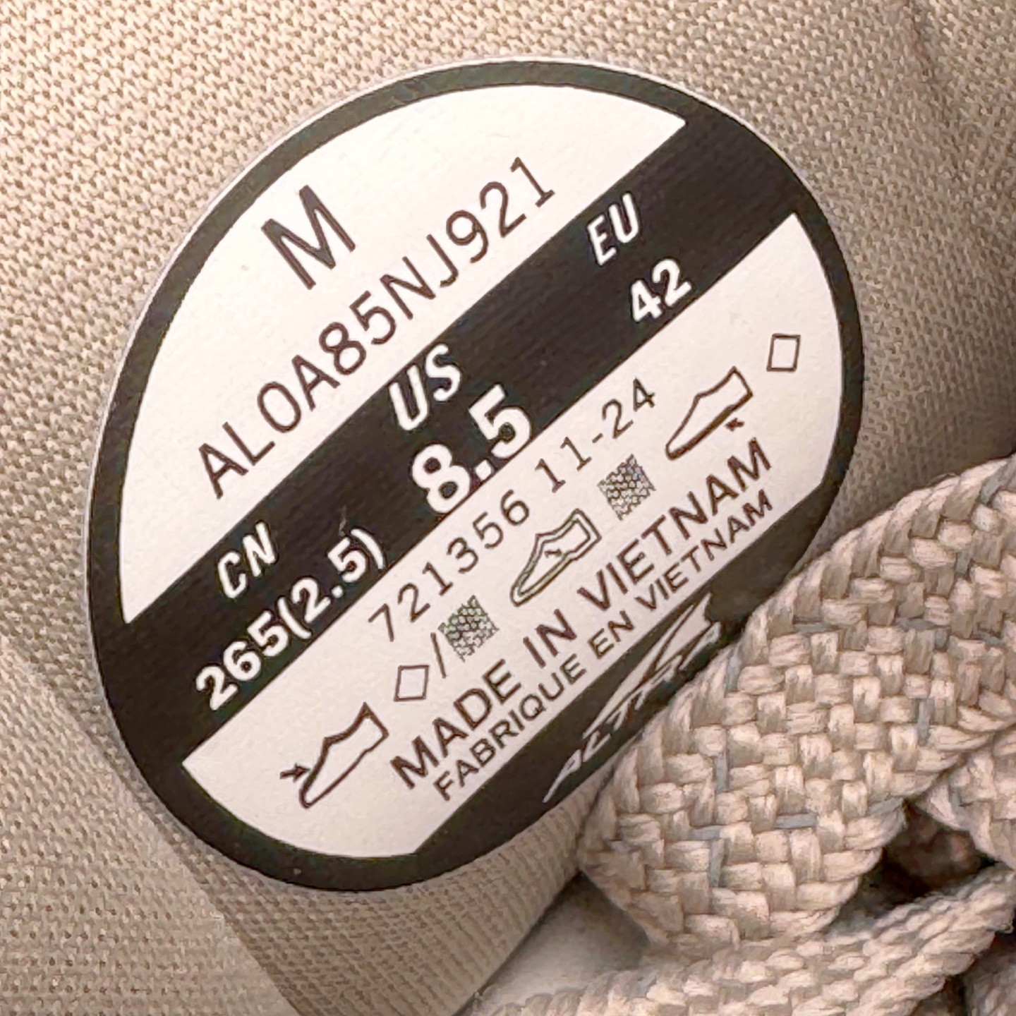 图片[13]-＃纯原 Altra OLYMPUS 6 奥创奥林匹斯六代舒适百搭防滑耐磨低帮户外跑步鞋 2009年，长跑精英运动员Golden Harper在美国犹他州创立了“Altra Footwear”，跑鞋特点是采用舒适的FootShape™M（很适鞋楦）设计和独特的BalancedCushioning™（平衡缓冲）技术，帮助遭受伤病困扰的跑者回归跑步，从而迅速积累起良好的口碑。2011年品牌迅速发展，屡获大奖。2015年开始不仅占据全美跑鞋前十，足迹更是遍布全球。2016年Altra正式进入中国市场，凭借独特的品牌风格以及出色的性能表现，三年来获得越来越多普通跑者的喜爱。销售业绩增长迅速，成为中国越野跑市场占有量前三的跑鞋品牌。实拍调校N版已经零色差零失真 百分百还原实物色彩所见即所得 不存在货不对板色差等低级问题 选购参考实物拍摄 不混卖不参货 只用心做好货严格选品 承诺混一赔十 尺码：39 40 40.5 41 42 42.5 43 44 44.5 45-选品中心