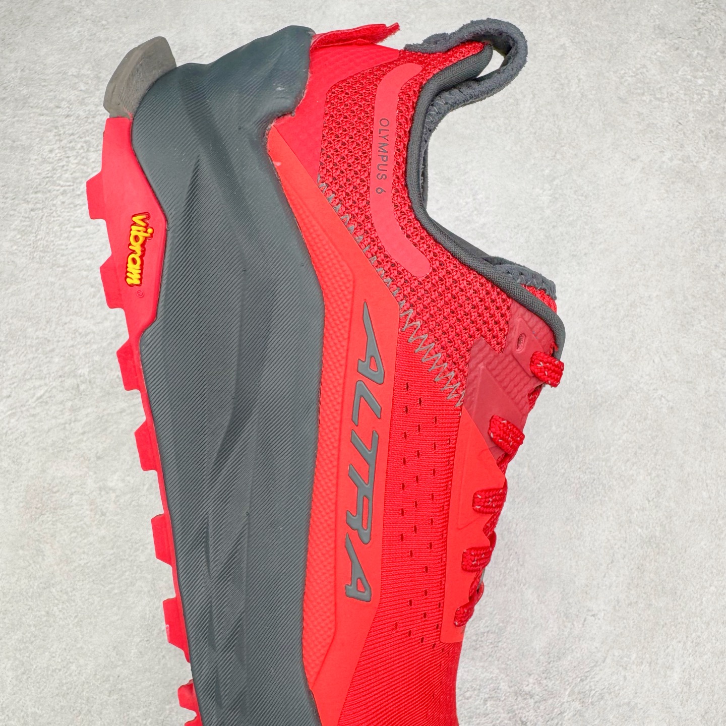 图片[6]-＃纯原 Altra OLYMPUS 6 奥创奥林匹斯六代舒适百搭防滑耐磨低帮户外跑步鞋 2009年，长跑精英运动员Golden Harper在美国犹他州创立了“Altra Footwear”，跑鞋特点是采用舒适的FootShape™M（很适鞋楦）设计和独特的BalancedCushioning™（平衡缓冲）技术，帮助遭受伤病困扰的跑者回归跑步，从而迅速积累起良好的口碑。2011年品牌迅速发展，屡获大奖。2015年开始不仅占据全美跑鞋前十，足迹更是遍布全球。2016年Altra正式进入中国市场，凭借独特的品牌风格以及出色的性能表现，三年来获得越来越多普通跑者的喜爱。销售业绩增长迅速，成为中国越野跑市场占有量前三的跑鞋品牌。实拍调校N版已经零色差零失真 百分百还原实物色彩所见即所得 不存在货不对板色差等低级问题 选购参考实物拍摄 不混卖不参货 只用心做好货严格选品 承诺混一赔十 尺码：39 40 40.5 41 42 42.5 43 44 44.5 45-选品中心