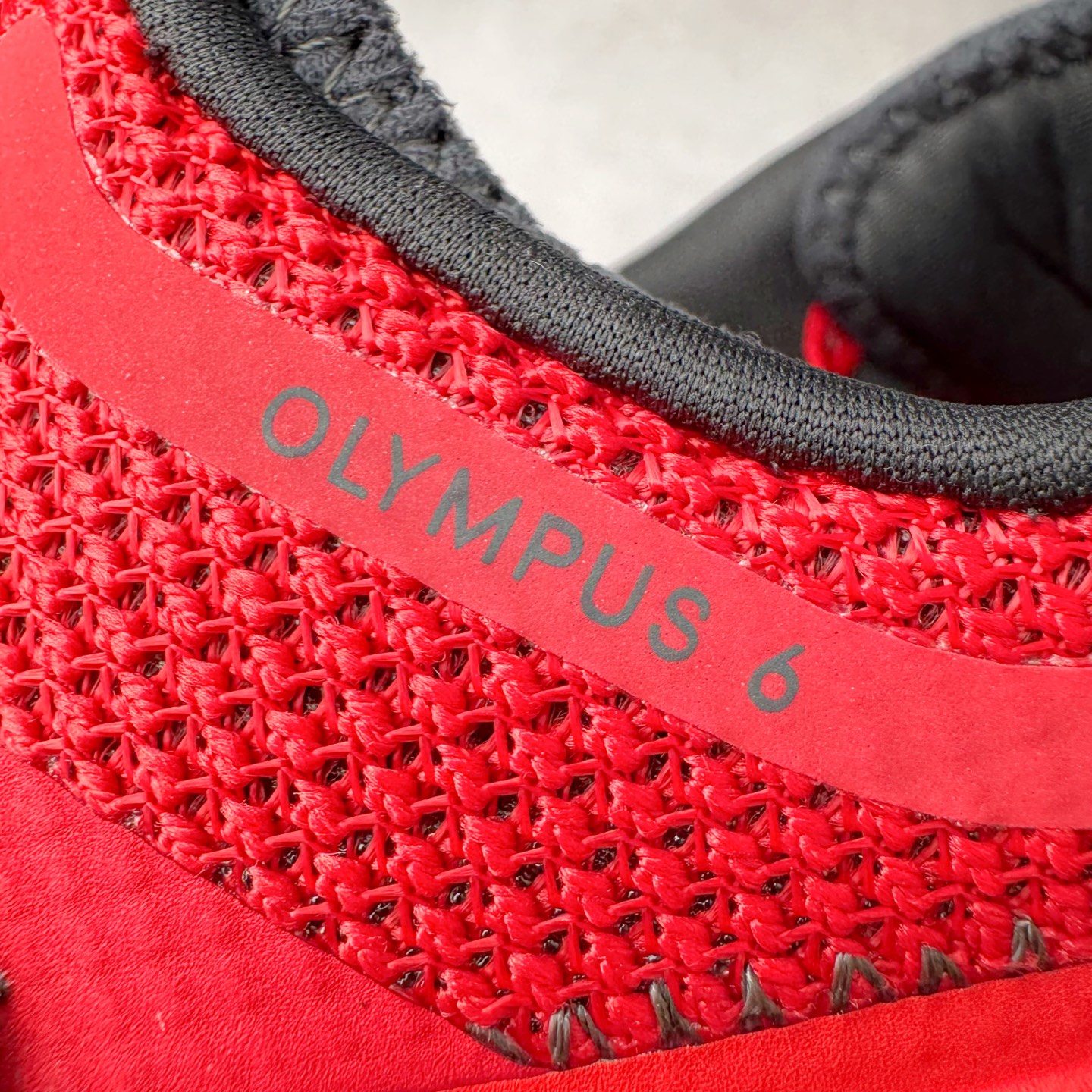 图片[22]-＃纯原 Altra OLYMPUS 6 奥创奥林匹斯六代舒适百搭防滑耐磨低帮户外跑步鞋 2009年，长跑精英运动员Golden Harper在美国犹他州创立了“Altra Footwear”，跑鞋特点是采用舒适的FootShape™M（很适鞋楦）设计和独特的BalancedCushioning™（平衡缓冲）技术，帮助遭受伤病困扰的跑者回归跑步，从而迅速积累起良好的口碑。2011年品牌迅速发展，屡获大奖。2015年开始不仅占据全美跑鞋前十，足迹更是遍布全球。2016年Altra正式进入中国市场，凭借独特的品牌风格以及出色的性能表现，三年来获得越来越多普通跑者的喜爱。销售业绩增长迅速，成为中国越野跑市场占有量前三的跑鞋品牌。实拍调校N版已经零色差零失真 百分百还原实物色彩所见即所得 不存在货不对板色差等低级问题 选购参考实物拍摄 不混卖不参货 只用心做好货严格选品 承诺混一赔十 尺码：39 40 40.5 41 42 42.5 43 44 44.5 45-选品中心