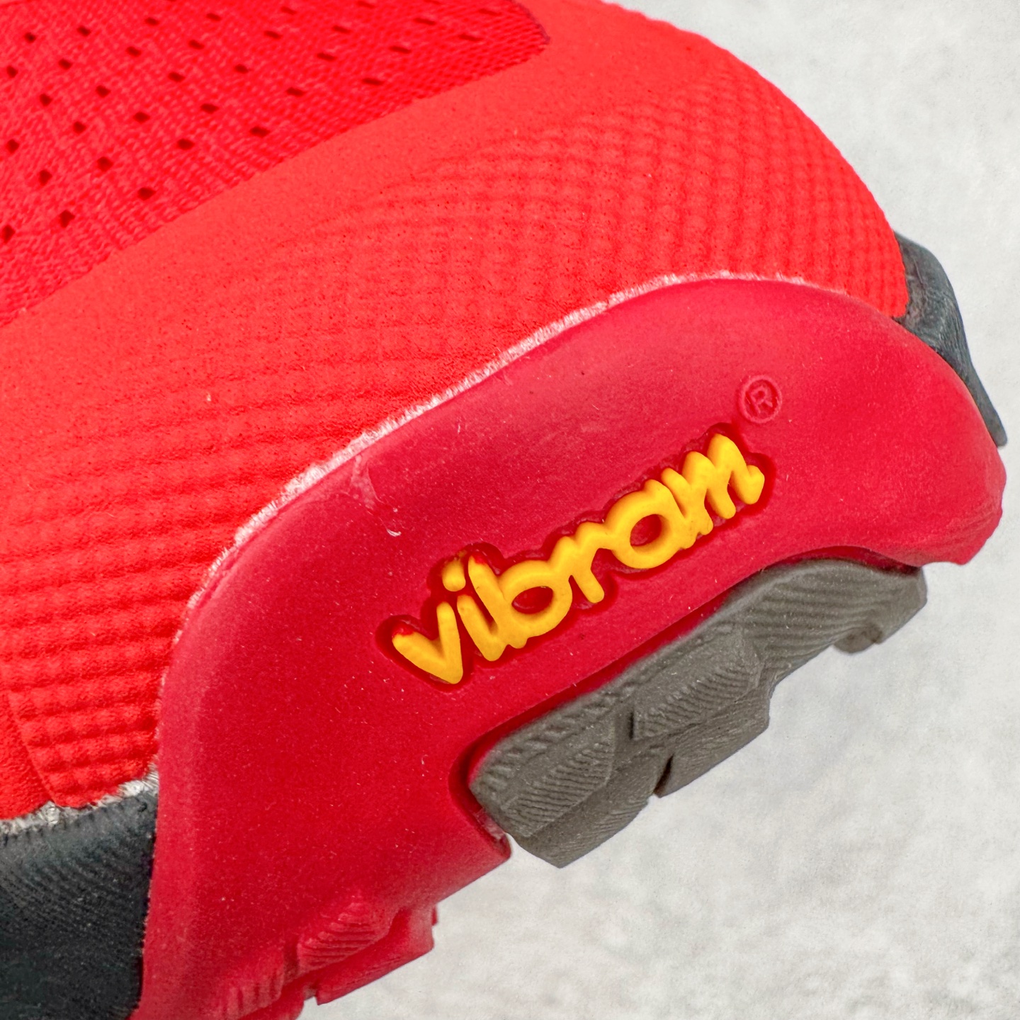 图片[16]-＃纯原 Altra OLYMPUS 6 奥创奥林匹斯六代舒适百搭防滑耐磨低帮户外跑步鞋 2009年，长跑精英运动员Golden Harper在美国犹他州创立了“Altra Footwear”，跑鞋特点是采用舒适的FootShape™M（很适鞋楦）设计和独特的BalancedCushioning™（平衡缓冲）技术，帮助遭受伤病困扰的跑者回归跑步，从而迅速积累起良好的口碑。2011年品牌迅速发展，屡获大奖。2015年开始不仅占据全美跑鞋前十，足迹更是遍布全球。2016年Altra正式进入中国市场，凭借独特的品牌风格以及出色的性能表现，三年来获得越来越多普通跑者的喜爱。销售业绩增长迅速，成为中国越野跑市场占有量前三的跑鞋品牌。实拍调校N版已经零色差零失真 百分百还原实物色彩所见即所得 不存在货不对板色差等低级问题 选购参考实物拍摄 不混卖不参货 只用心做好货严格选品 承诺混一赔十 尺码：39 40 40.5 41 42 42.5 43 44 44.5 45-选品中心