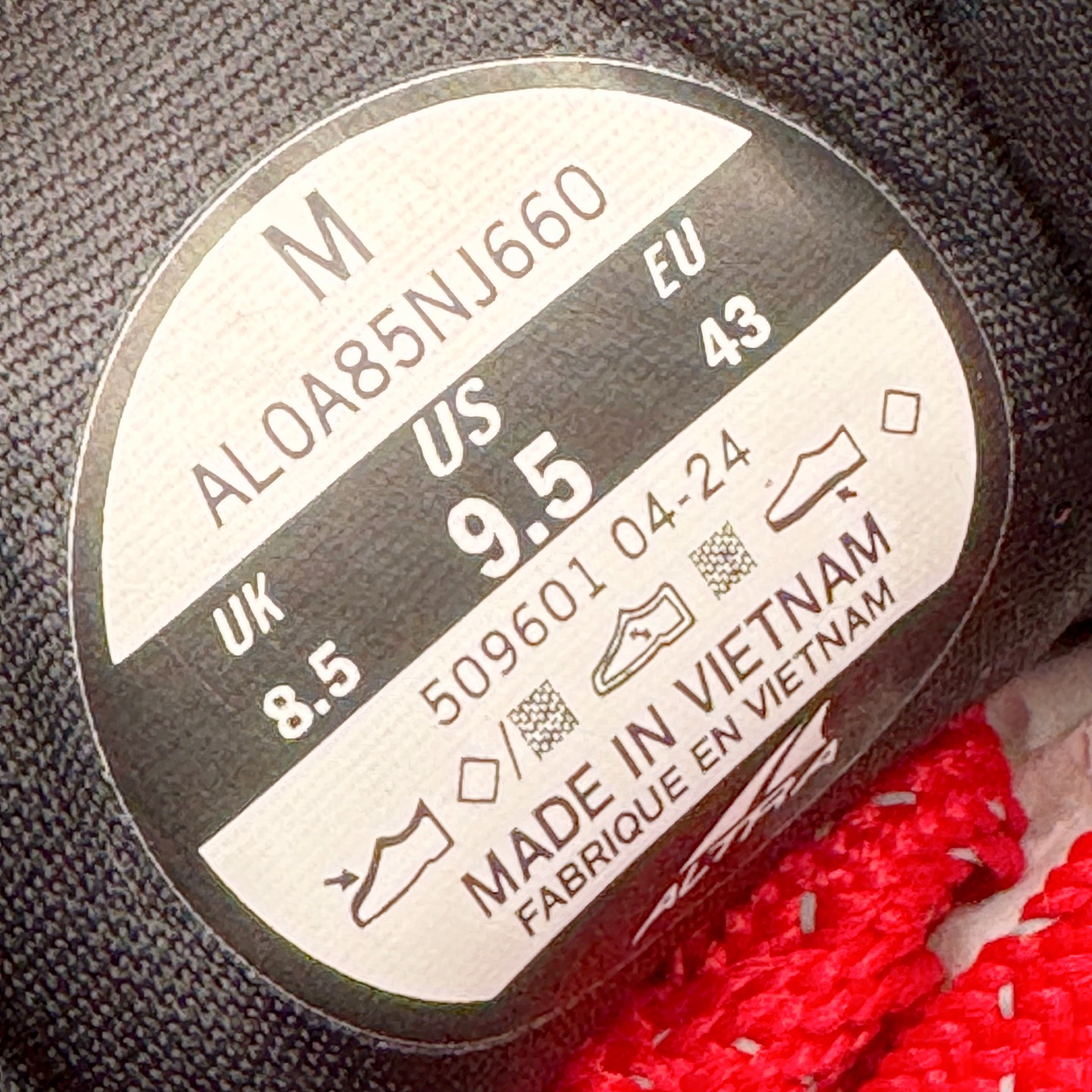 图片[12]-＃纯原 Altra OLYMPUS 6 奥创奥林匹斯六代舒适百搭防滑耐磨低帮户外跑步鞋 2009年，长跑精英运动员Golden Harper在美国犹他州创立了“Altra Footwear”，跑鞋特点是采用舒适的FootShape™M（很适鞋楦）设计和独特的BalancedCushioning™（平衡缓冲）技术，帮助遭受伤病困扰的跑者回归跑步，从而迅速积累起良好的口碑。2011年品牌迅速发展，屡获大奖。2015年开始不仅占据全美跑鞋前十，足迹更是遍布全球。2016年Altra正式进入中国市场，凭借独特的品牌风格以及出色的性能表现，三年来获得越来越多普通跑者的喜爱。销售业绩增长迅速，成为中国越野跑市场占有量前三的跑鞋品牌。实拍调校N版已经零色差零失真 百分百还原实物色彩所见即所得 不存在货不对板色差等低级问题 选购参考实物拍摄 不混卖不参货 只用心做好货严格选品 承诺混一赔十 尺码：39 40 40.5 41 42 42.5 43 44 44.5 45-选品中心