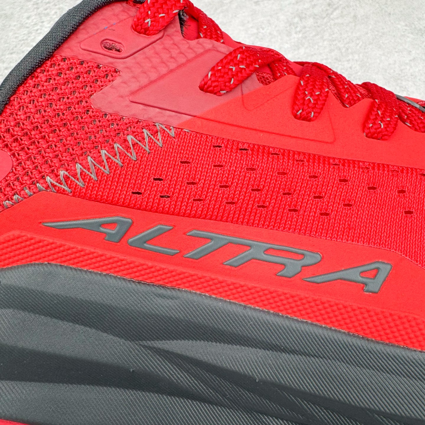 图片[19]-＃纯原 Altra OLYMPUS 6 奥创奥林匹斯六代舒适百搭防滑耐磨低帮户外跑步鞋 2009年，长跑精英运动员Golden Harper在美国犹他州创立了“Altra Footwear”，跑鞋特点是采用舒适的FootShape™M（很适鞋楦）设计和独特的BalancedCushioning™（平衡缓冲）技术，帮助遭受伤病困扰的跑者回归跑步，从而迅速积累起良好的口碑。2011年品牌迅速发展，屡获大奖。2015年开始不仅占据全美跑鞋前十，足迹更是遍布全球。2016年Altra正式进入中国市场，凭借独特的品牌风格以及出色的性能表现，三年来获得越来越多普通跑者的喜爱。销售业绩增长迅速，成为中国越野跑市场占有量前三的跑鞋品牌。实拍调校N版已经零色差零失真 百分百还原实物色彩所见即所得 不存在货不对板色差等低级问题 选购参考实物拍摄 不混卖不参货 只用心做好货严格选品 承诺混一赔十 尺码：39 40 40.5 41 42 42.5 43 44 44.5 45-选品中心