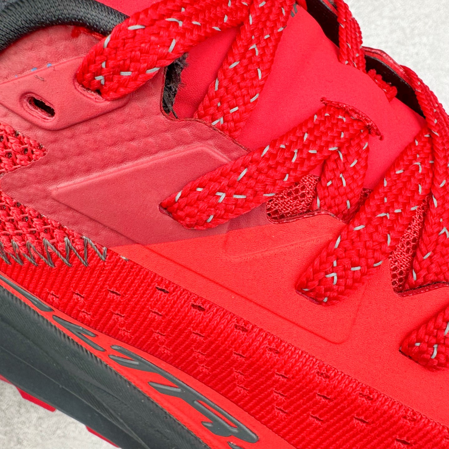 图片[18]-＃纯原 Altra OLYMPUS 6 奥创奥林匹斯六代舒适百搭防滑耐磨低帮户外跑步鞋 2009年，长跑精英运动员Golden Harper在美国犹他州创立了“Altra Footwear”，跑鞋特点是采用舒适的FootShape™M（很适鞋楦）设计和独特的BalancedCushioning™（平衡缓冲）技术，帮助遭受伤病困扰的跑者回归跑步，从而迅速积累起良好的口碑。2011年品牌迅速发展，屡获大奖。2015年开始不仅占据全美跑鞋前十，足迹更是遍布全球。2016年Altra正式进入中国市场，凭借独特的品牌风格以及出色的性能表现，三年来获得越来越多普通跑者的喜爱。销售业绩增长迅速，成为中国越野跑市场占有量前三的跑鞋品牌。实拍调校N版已经零色差零失真 百分百还原实物色彩所见即所得 不存在货不对板色差等低级问题 选购参考实物拍摄 不混卖不参货 只用心做好货严格选品 承诺混一赔十 尺码：39 40 40.5 41 42 42.5 43 44 44.5 45-选品中心