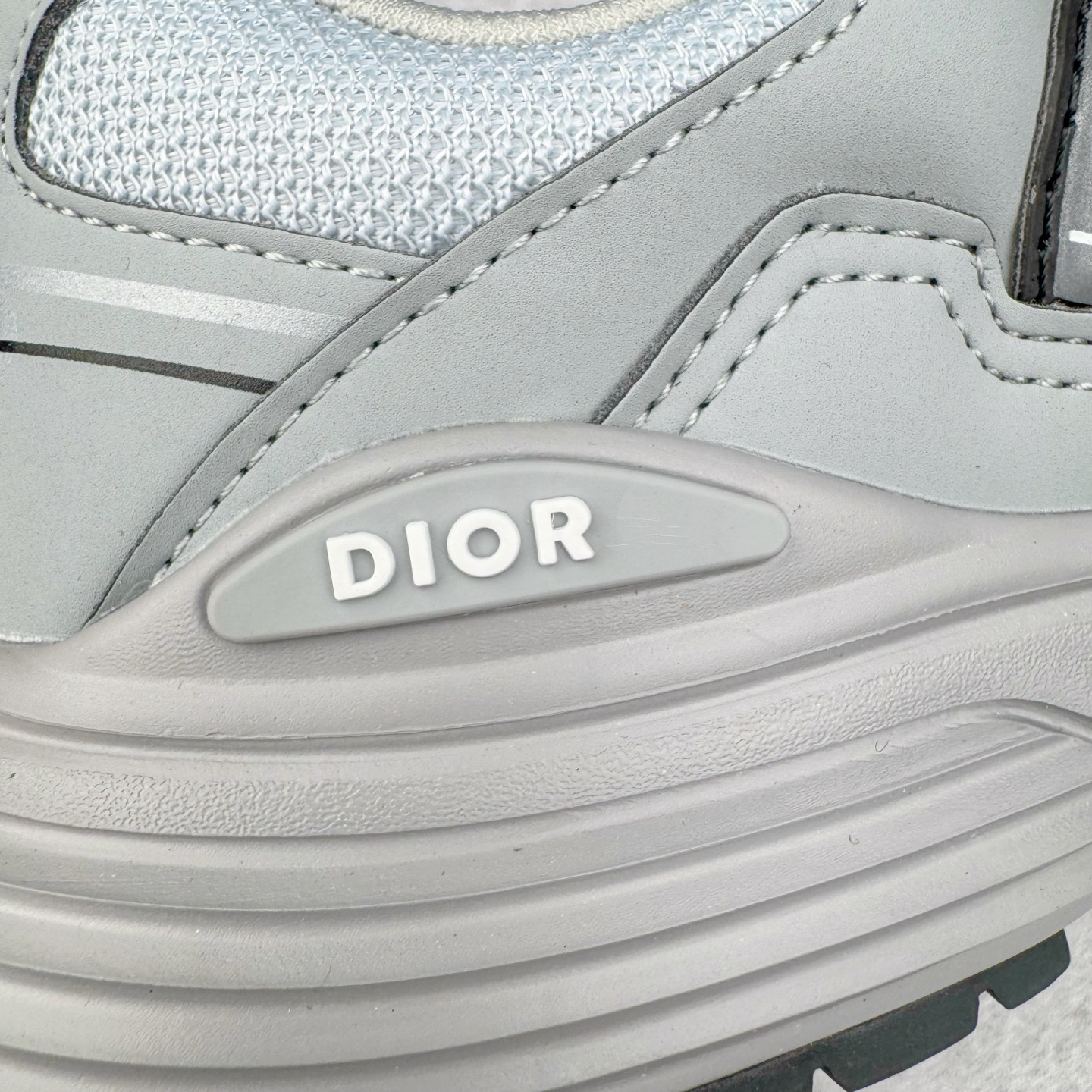 图片[19]-＃ZC总裁 Dior B30 迪奥网眼织物低帮运动休闲鞋 原版开模 海淘专供品质同渠道货源 全套专柜原装配件 该款系列采用黑网色眼织物白和色科技料面精心制 作饰以反光“CD30”图形标志 外格轻盈的刻雕效果橡胶鞋搭底配标志性点的缀提升格调 内弹部力细节塑造想理的舒适穿着体验可与各休式闲造型配搭 彰显尚时现代的运风动范 正常尺码：39 40 41 42 43 44 45-选品中心