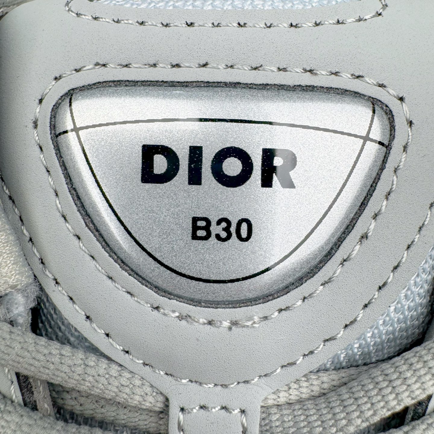 图片[15]-＃ZC总裁 Dior B30 迪奥网眼织物低帮运动休闲鞋 原版开模 海淘专供品质同渠道货源 全套专柜原装配件 该款系列采用黑网色眼织物白和色科技料面精心制 作饰以反光“CD30”图形标志 外格轻盈的刻雕效果橡胶鞋搭底配标志性点的缀提升格调 内弹部力细节塑造想理的舒适穿着体验可与各休式闲造型配搭 彰显尚时现代的运风动范 正常尺码：39 40 41 42 43 44 45-选品中心