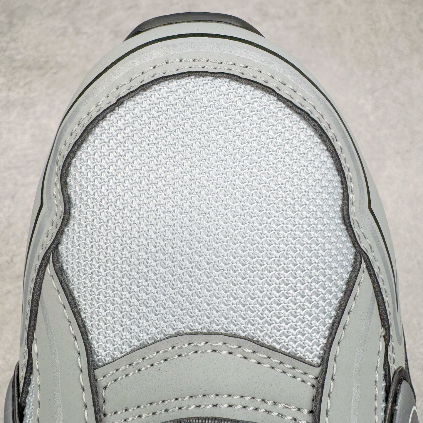 图片[16]-＃ZC总裁 Dior B30 迪奥网眼织物低帮运动休闲鞋 原版开模 海淘专供品质同渠道货源 全套专柜原装配件 该款系列采用黑网色眼织物白和色科技料面精心制 作饰以反光“CD30”图形标志 外格轻盈的刻雕效果橡胶鞋搭底配标志性点的缀提升格调 内弹部力细节塑造想理的舒适穿着体验可与各休式闲造型配搭 彰显尚时现代的运风动范 正常尺码：39 40 41 42 43 44 45-选品中心