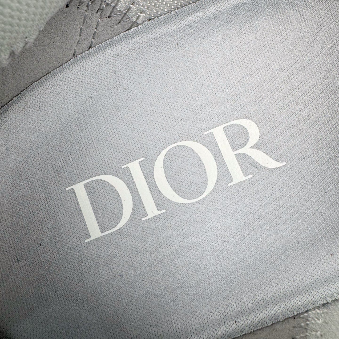 图片[13]-＃ZC总裁 Dior B30 迪奥网眼织物低帮运动休闲鞋 原版开模 海淘专供品质同渠道货源 全套专柜原装配件 该款系列采用黑网色眼织物白和色科技料面精心制 作饰以反光“CD30”图形标志 外格轻盈的刻雕效果橡胶鞋搭底配标志性点的缀提升格调 内弹部力细节塑造想理的舒适穿着体验可与各休式闲造型配搭 彰显尚时现代的运风动范 正常尺码：39 40 41 42 43 44 45-选品中心