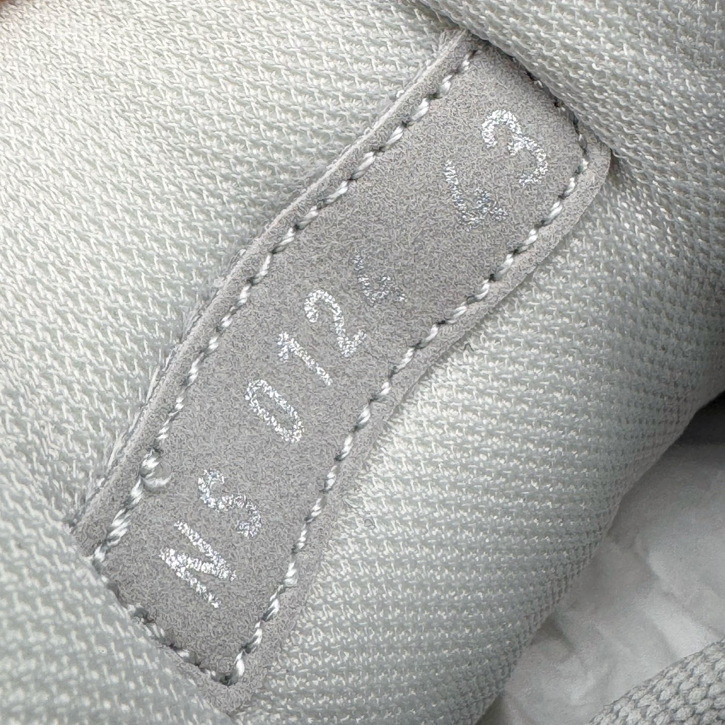 图片[14]-＃ZC总裁 Dior B30 迪奥网眼织物低帮运动休闲鞋 原版开模 海淘专供品质同渠道货源 全套专柜原装配件 该款系列采用黑网色眼织物白和色科技料面精心制 作饰以反光“CD30”图形标志 外格轻盈的刻雕效果橡胶鞋搭底配标志性点的缀提升格调 内弹部力细节塑造想理的舒适穿着体验可与各休式闲造型配搭 彰显尚时现代的运风动范 正常尺码：39 40 41 42 43 44 45-选品中心