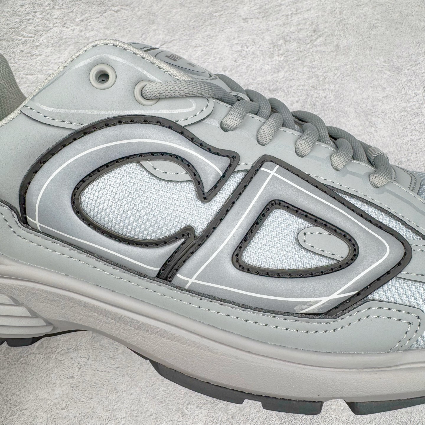 图片[18]-＃ZC总裁 Dior B30 迪奥网眼织物低帮运动休闲鞋 原版开模 海淘专供品质同渠道货源 全套专柜原装配件 该款系列采用黑网色眼织物白和色科技料面精心制 作饰以反光“CD30”图形标志 外格轻盈的刻雕效果橡胶鞋搭底配标志性点的缀提升格调 内弹部力细节塑造想理的舒适穿着体验可与各休式闲造型配搭 彰显尚时现代的运风动范 正常尺码：39 40 41 42 43 44 45-选品中心