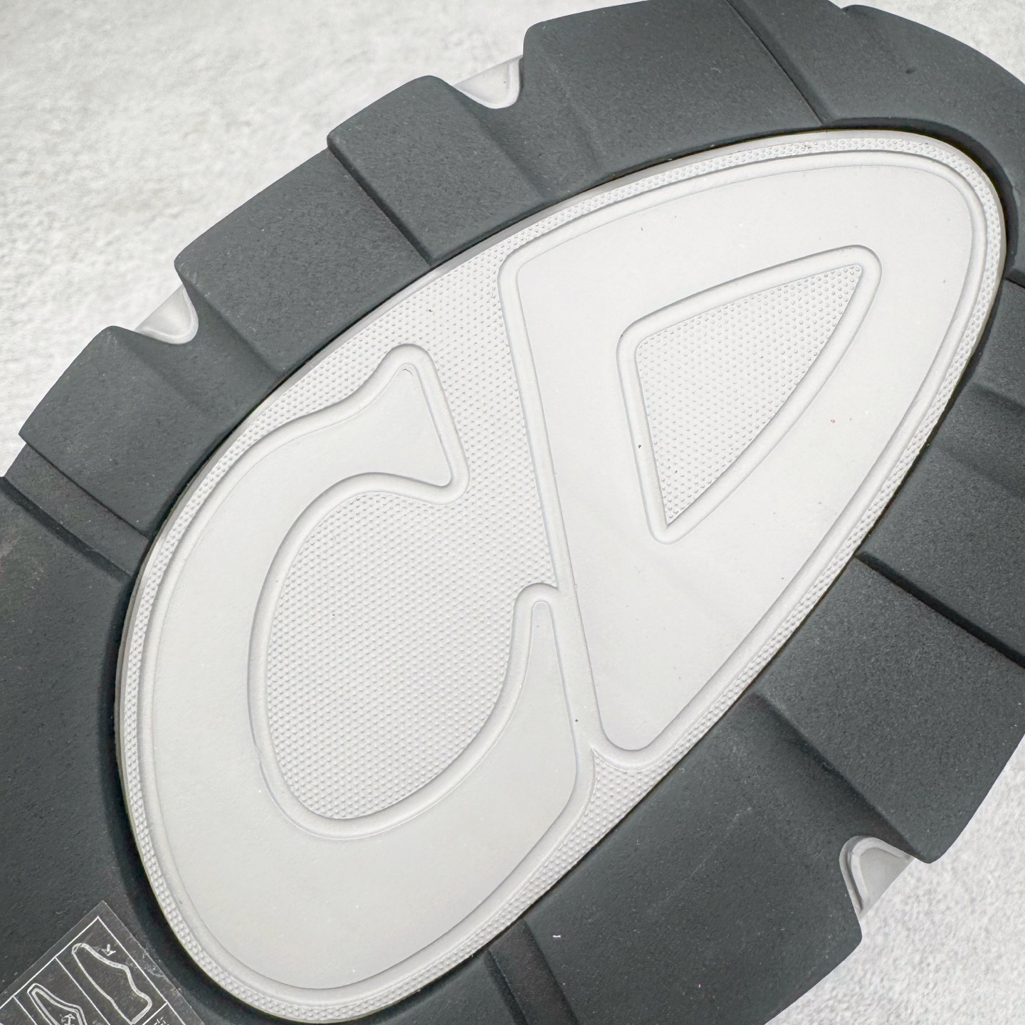 图片[20]-＃ZC总裁 Dior B30 迪奥网眼织物低帮运动休闲鞋 原版开模 海淘专供品质同渠道货源 全套专柜原装配件 该款系列采用黑网色眼织物白和色科技料面精心制 作饰以反光“CD30”图形标志 外格轻盈的刻雕效果橡胶鞋搭底配标志性点的缀提升格调 内弹部力细节塑造想理的舒适穿着体验可与各休式闲造型配搭 彰显尚时现代的运风动范 正常尺码：39 40 41 42 43 44 45-选品中心