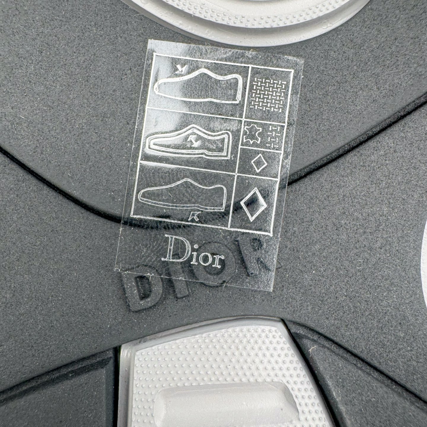 图片[21]-＃ZC总裁 Dior B30 迪奥网眼织物低帮运动休闲鞋 原版开模 海淘专供品质同渠道货源 全套专柜原装配件 该款系列采用黑网色眼织物白和色科技料面精心制 作饰以反光“CD30”图形标志 外格轻盈的刻雕效果橡胶鞋搭底配标志性点的缀提升格调 内弹部力细节塑造想理的舒适穿着体验可与各休式闲造型配搭 彰显尚时现代的运风动范 正常尺码：39 40 41 42 43 44 45-选品中心