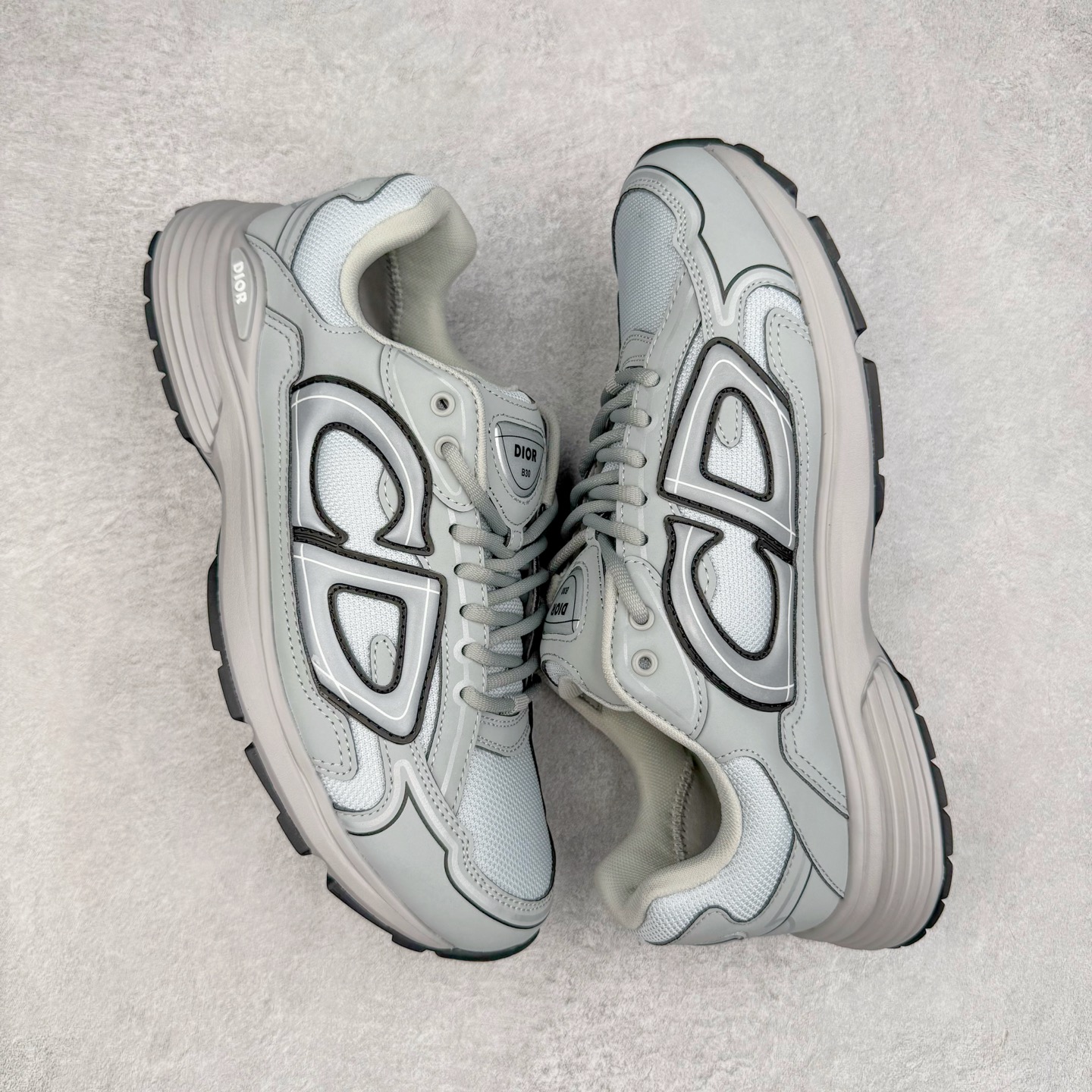 图片[3]-＃ZC总裁 Dior B30 迪奥网眼织物低帮运动休闲鞋 原版开模 海淘专供品质同渠道货源 全套专柜原装配件 该款系列采用黑网色眼织物白和色科技料面精心制 作饰以反光“CD30”图形标志 外格轻盈的刻雕效果橡胶鞋搭底配标志性点的缀提升格调 内弹部力细节塑造想理的舒适穿着体验可与各休式闲造型配搭 彰显尚时现代的运风动范 正常尺码：39 40 41 42 43 44 45-选品中心