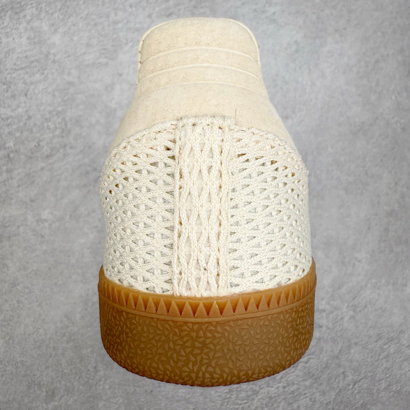 图片[8]-AD Original Samba OG 复古经典轻便板鞋 KK3528 这款桑巴鞋展示了高质量的工艺 带有装饰的超锁缝制和无缝的手感 柔软、柔软的皮革造型和标志性的3条纹完成了精致的外观 正规合身鞋带 鞋面上有绒面鞋垫 橡胶鞋底 享受正畸套筒软感 自50年代首次亮相以来就一直在赢得粉丝的青睐 尺码：36 36.5 37.5 38 38.5 39 40 40.5 41 42 42.5 43 44 44.5 45-选品中心