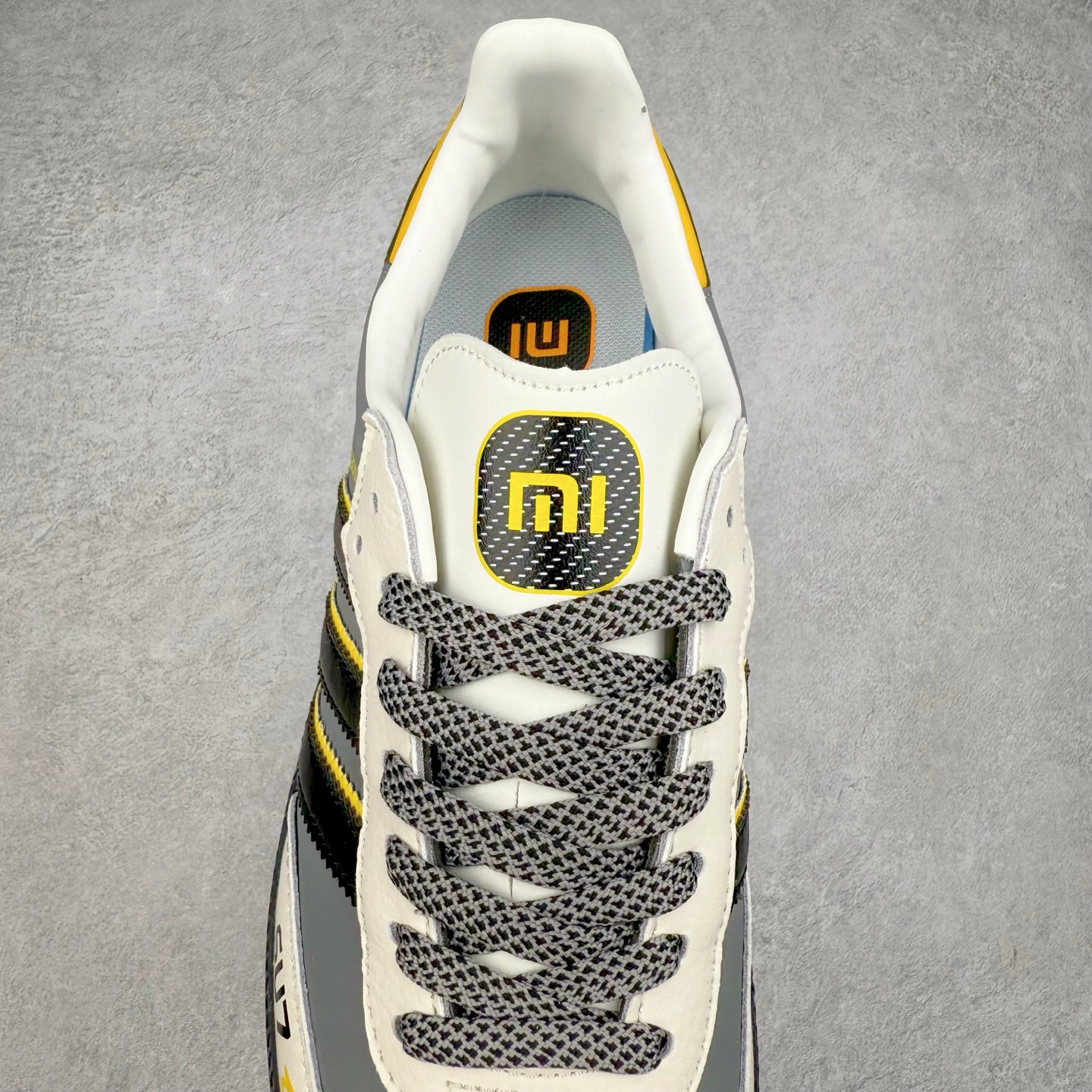 图片[5]-AD Original Samba OG 复古经典轻便板鞋 ID0476 这款桑巴鞋展示了高质量的工艺 带有装饰的超锁缝制和无缝的手感 柔软、柔软的皮革造型和标志性的3条纹完成了精致的外观 正规合身鞋带 鞋面上有绒面鞋垫 橡胶鞋底 享受正畸套筒软感 自50年代首次亮相以来就一直在赢得粉丝的青睐 尺码：36 36.5 37.5 38 38.5 39 40 40.5 41 42 42.5 43 44 44.5 45-选品中心