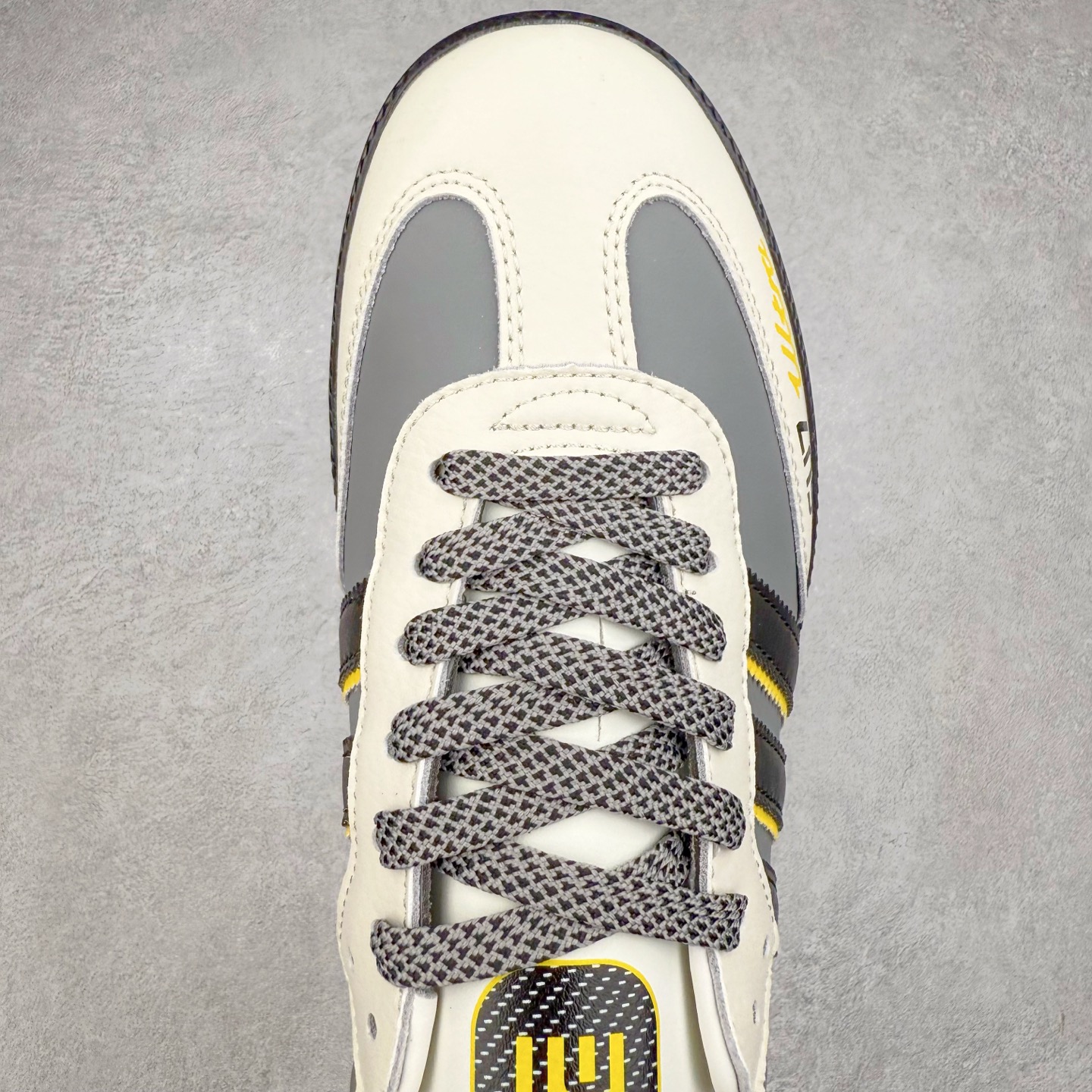 图片[4]-AD Original Samba OG 复古经典轻便板鞋 ID0476 这款桑巴鞋展示了高质量的工艺 带有装饰的超锁缝制和无缝的手感 柔软、柔软的皮革造型和标志性的3条纹完成了精致的外观 正规合身鞋带 鞋面上有绒面鞋垫 橡胶鞋底 享受正畸套筒软感 自50年代首次亮相以来就一直在赢得粉丝的青睐 尺码：36 36.5 37.5 38 38.5 39 40 40.5 41 42 42.5 43 44 44.5 45-选品中心