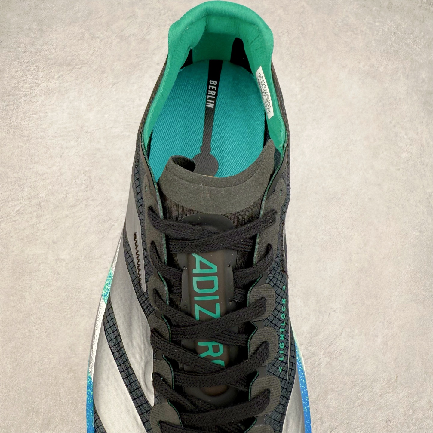 图片[5]-AD Adizero Adios Pro 4 马拉松竞速专业跑鞋 JR6365 CELERMESH针织网面非常轻薄 纤维间的缝隙很大 可以保证跑步时的透气、排汗效果 鞋舌直接与两侧的内衬和鞋底连接在一起 在跑步过程中不会被鞋舌的左右移动所困扰 在标准鞋带孔的基础上再拓宽一组鞋带孔 适合不同脚型的需求 突破性 EnergyRods 技术，有助于跑者实现更好的成绩 中底独特的LIGHTSTRIKE PRO泡棉材质 微弹感觉在跑步过程中给予了良好的支撑体验 对于顶级精英和高水平进阶跑者来说 ADIOS PRO是一双值得信赖的竞速比赛用鞋 尺码：36 36.5 37.5 38 38.5 39 40 40.5 41 42 42.5 43 44 44.5 45-选品中心