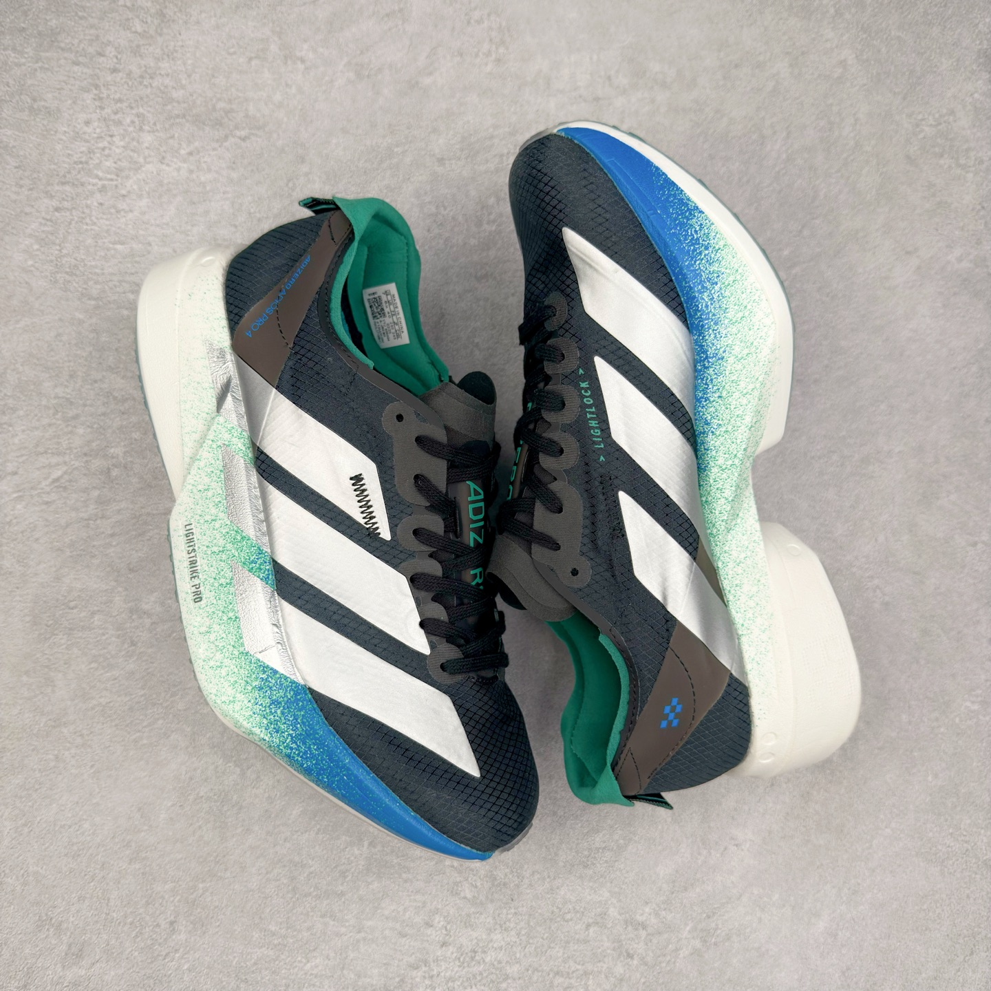 图片[3]-AD Adizero Adios Pro 4 马拉松竞速专业跑鞋 JR6365 CELERMESH针织网面非常轻薄 纤维间的缝隙很大 可以保证跑步时的透气、排汗效果 鞋舌直接与两侧的内衬和鞋底连接在一起 在跑步过程中不会被鞋舌的左右移动所困扰 在标准鞋带孔的基础上再拓宽一组鞋带孔 适合不同脚型的需求 突破性 EnergyRods 技术，有助于跑者实现更好的成绩 中底独特的LIGHTSTRIKE PRO泡棉材质 微弹感觉在跑步过程中给予了良好的支撑体验 对于顶级精英和高水平进阶跑者来说 ADIOS PRO是一双值得信赖的竞速比赛用鞋 尺码：36 36.5 37.5 38 38.5 39 40 40.5 41 42 42.5 43 44 44.5 45-选品中心