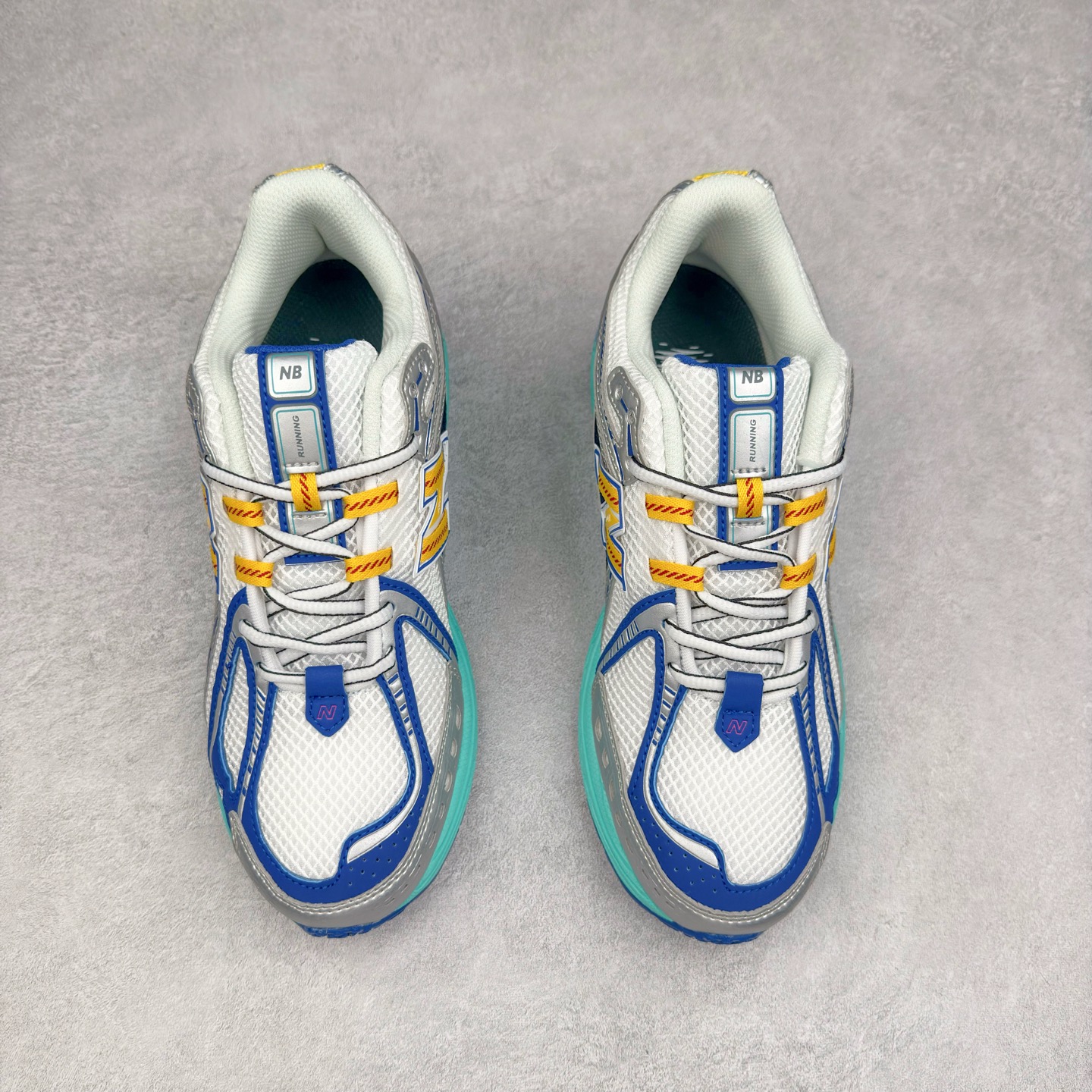 图片[2]-New Balance M1906R NB新百伦系列复古老爹风休闲运动慢跑鞋 日韩出口特供订单 全网最全配色 配套商长期套现长期补货 全新货品 正常出厂触屏不到的单价 超级跑量款 全套原楦原纸板原厂数据开发 进口三明治网面 原装进口翻毛皮料正确绒感卡色 正确中底拉帮中底网布细节 采用轻质牛剖革拼接透气网眼衬垫织物鞋面材质 T-Beam大底提供足步弓支撑 保持步态稳定 后跟搭载外露缓震胶 鞋身整体以各种深浅不一的灰色覆盖 鞋头以淡蓝色调装饰 网眼衬垫通过不规律的色块实现做旧的美感 泛黄的鞋底更是进一步增添了复古气息 尺码：36 37 37.5 38 38.5 39.5 40 40.5 41.5 42 42.5 43 44 45-选品中心