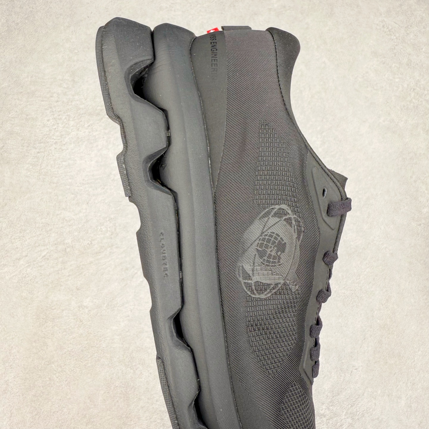 图片[6]-KITH x On Cloudzone 昂跑舒适百搭防滑耐磨 低帮休闲跑步鞋 昂跑运动品牌 开创于2010年 缓震着陆、强效回弹、轻柔质感的设计构思始终是ON研制关键 与此同时基于“为全球提供革新性的跑步感受”信念 陆续推出了多款跑鞋及其以专业运动人体跑步工程学为设计关键的功能性跑步服饰设备 让跑者不费力气地畅快畅跑 尺码：36 36.5 37.5 38 38.5 39 40 40.5 41 42 42.5 43 44 44.5 45-选品中心