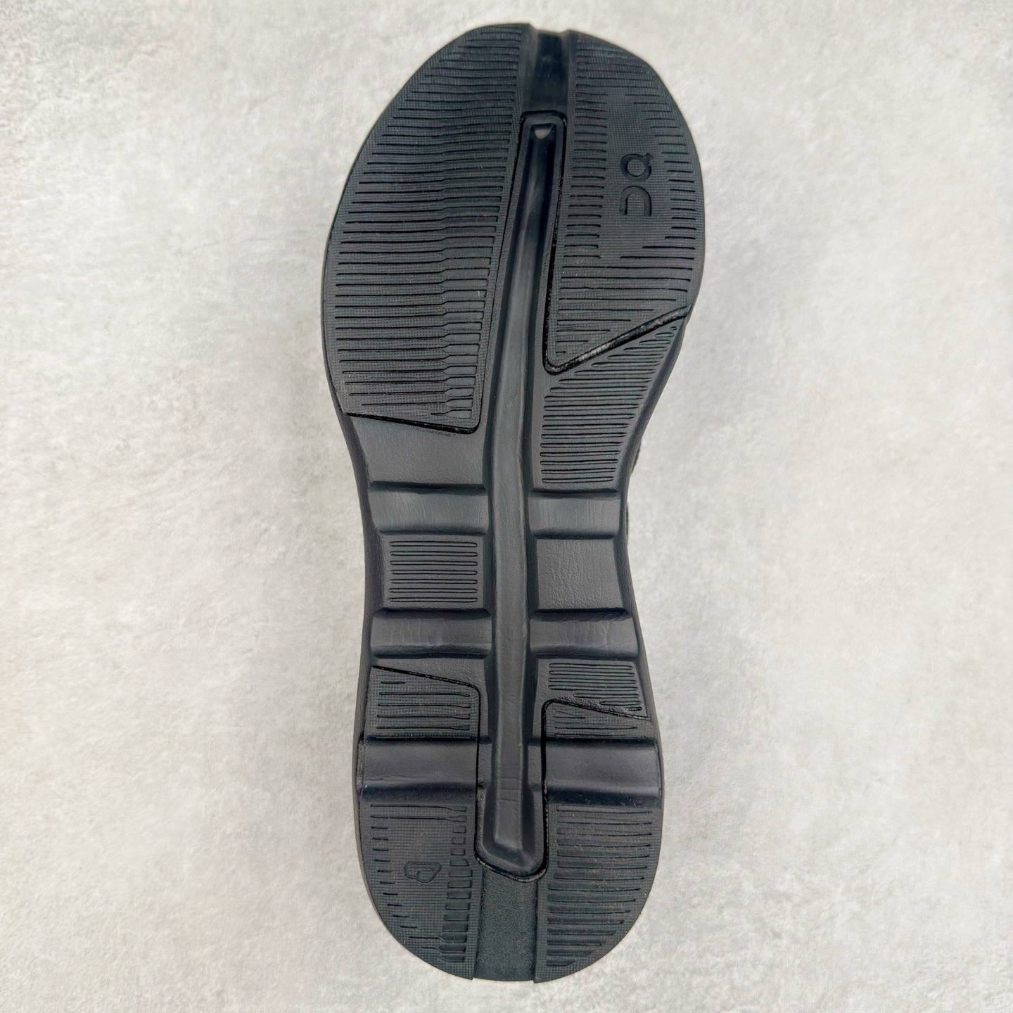 图片[9]-KITH x On Cloudzone 昂跑舒适百搭防滑耐磨 低帮休闲跑步鞋 昂跑运动品牌 开创于2010年 缓震着陆、强效回弹、轻柔质感的设计构思始终是ON研制关键 与此同时基于“为全球提供革新性的跑步感受”信念 陆续推出了多款跑鞋及其以专业运动人体跑步工程学为设计关键的功能性跑步服饰设备 让跑者不费力气地畅快畅跑 尺码：36 36.5 37.5 38 38.5 39 40 40.5 41 42 42.5 43 44 44.5 45-选品中心