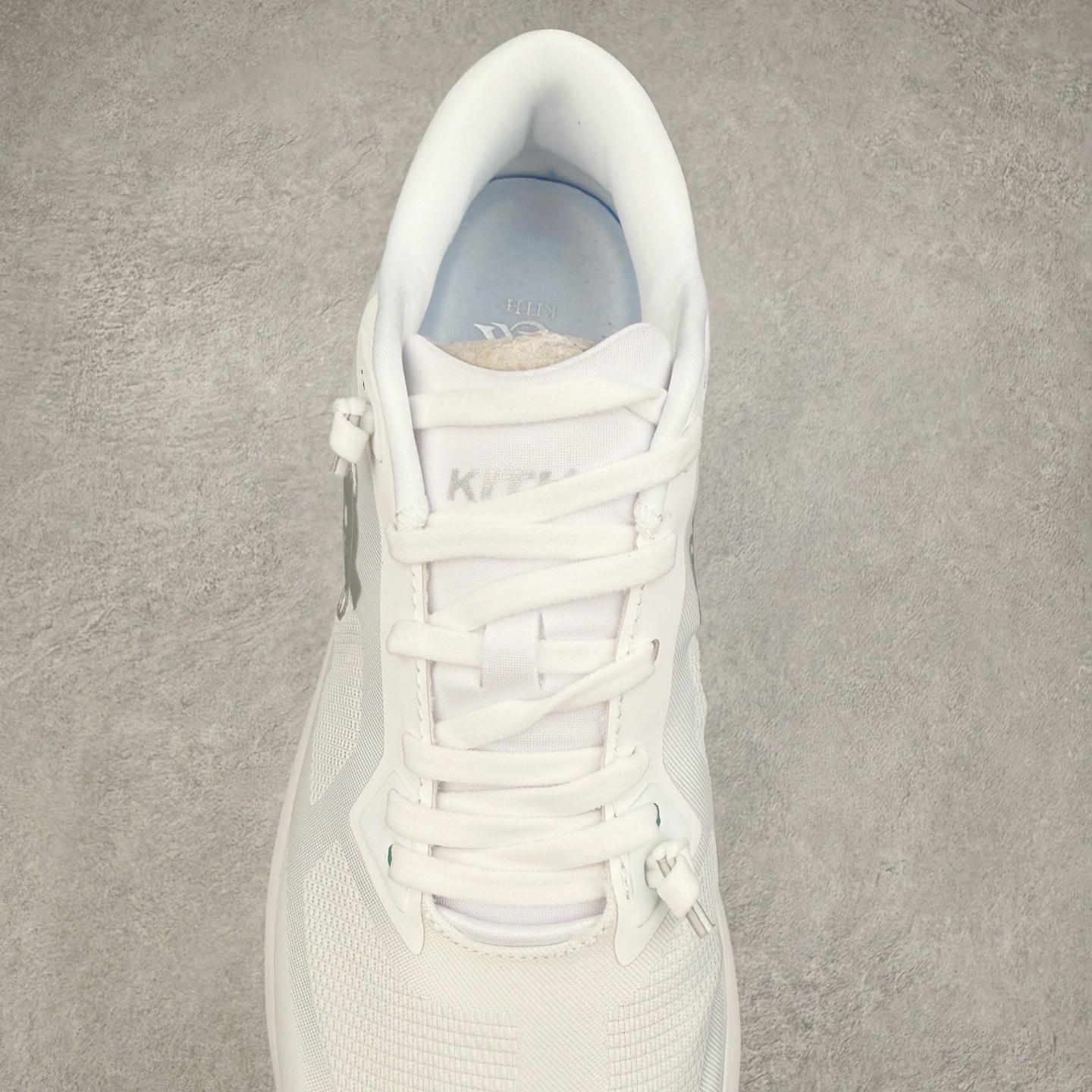 图片[5]-KITH x On Cloudzone 昂跑舒适百搭防滑耐磨 低帮休闲跑步鞋 昂跑运动品牌 开创于2010年 缓震着陆、强效回弹、轻柔质感的设计构思始终是ON研制关键 与此同时基于“为全球提供革新性的跑步感受”信念 陆续推出了多款跑鞋及其以专业运动人体跑步工程学为设计关键的功能性跑步服饰设备 让跑者不费力气地畅快畅跑 尺码：36 36.5 37.5 38 38.5 39 40 40.5 41 42 42.5 43 44 44.5 45-选品中心