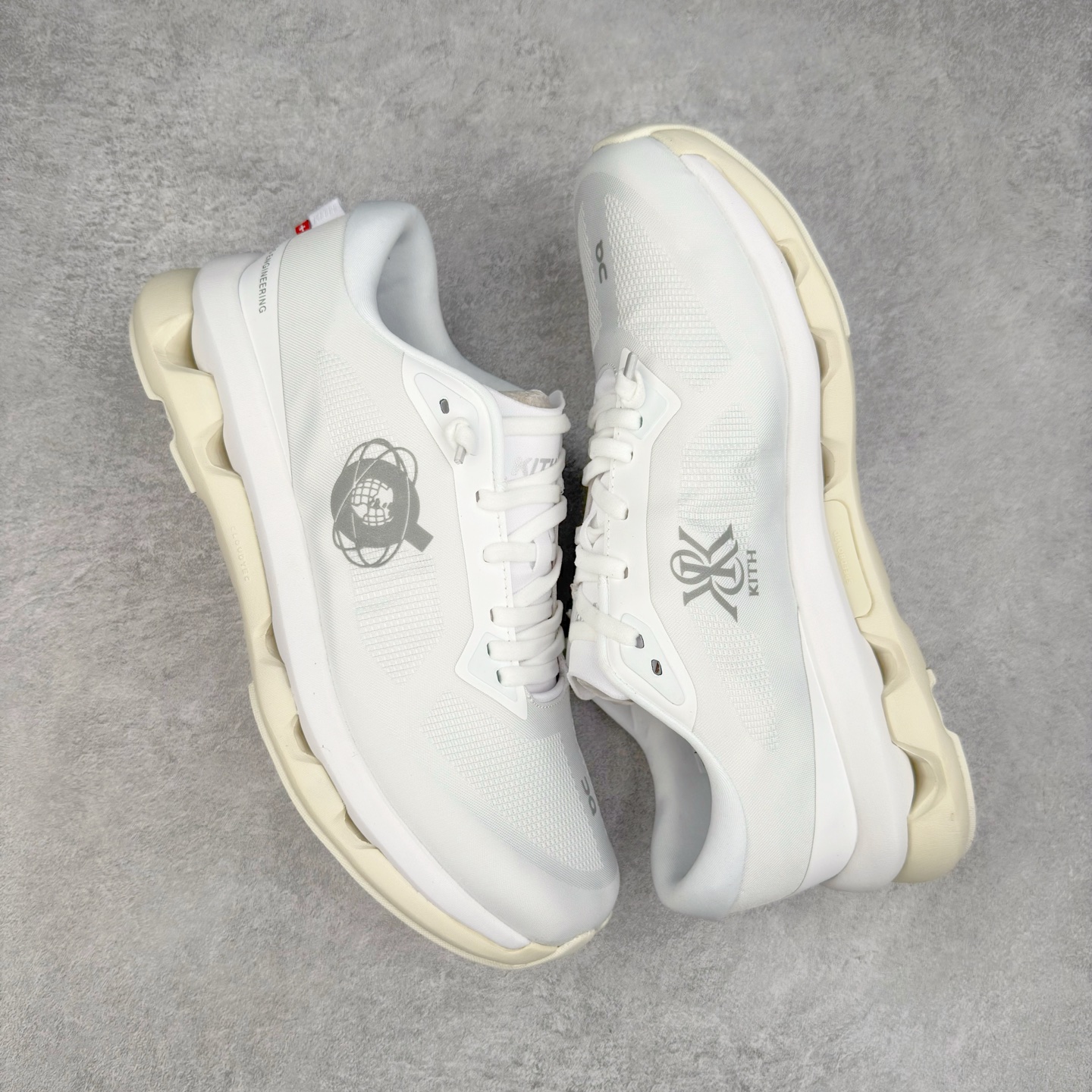 图片[3]-KITH x On Cloudzone 昂跑舒适百搭防滑耐磨 低帮休闲跑步鞋 昂跑运动品牌 开创于2010年 缓震着陆、强效回弹、轻柔质感的设计构思始终是ON研制关键 与此同时基于“为全球提供革新性的跑步感受”信念 陆续推出了多款跑鞋及其以专业运动人体跑步工程学为设计关键的功能性跑步服饰设备 让跑者不费力气地畅快畅跑 尺码：36 36.5 37.5 38 38.5 39 40 40.5 41 42 42.5 43 44 44.5 45-选品中心