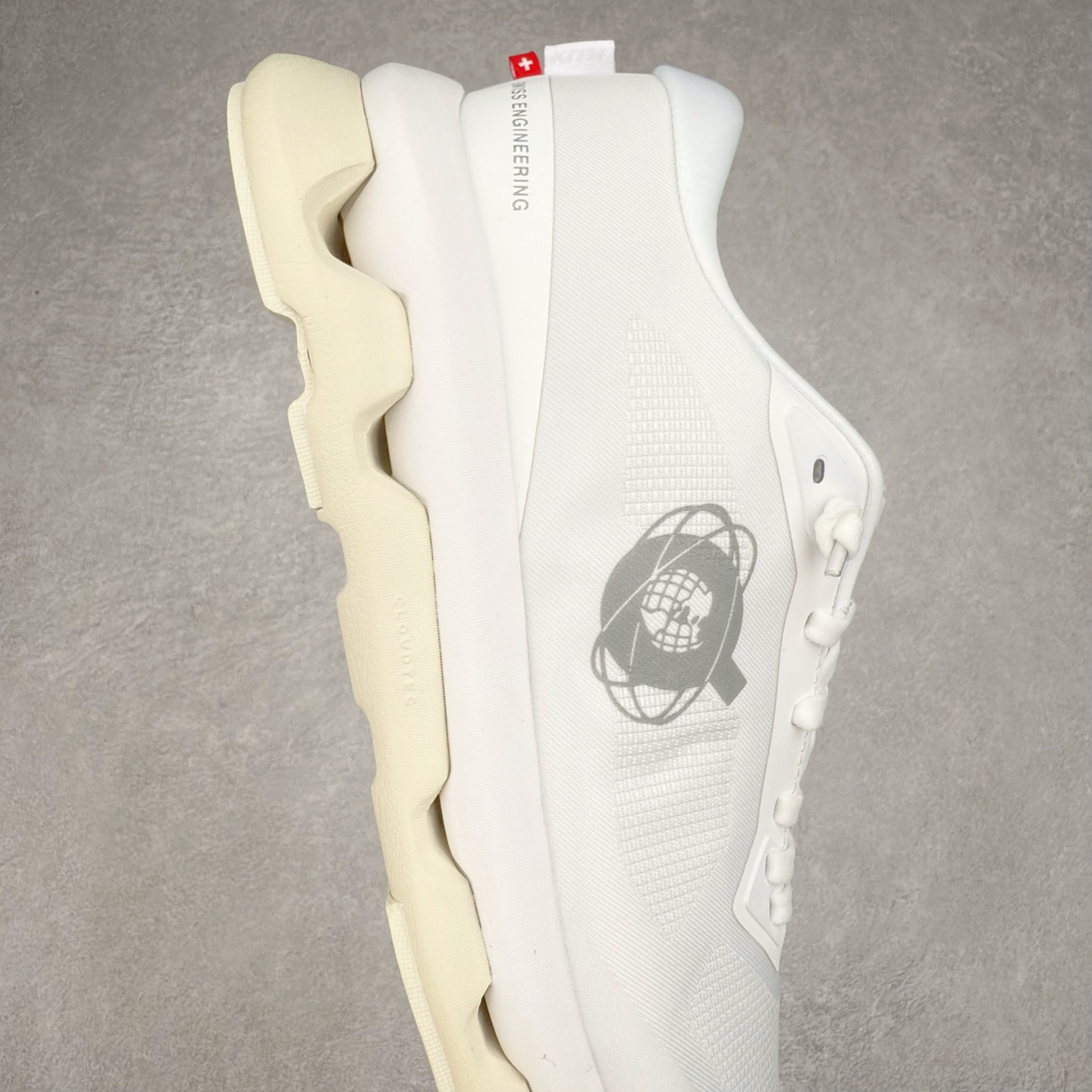 图片[6]-KITH x On Cloudzone 昂跑舒适百搭防滑耐磨 低帮休闲跑步鞋 昂跑运动品牌 开创于2010年 缓震着陆、强效回弹、轻柔质感的设计构思始终是ON研制关键 与此同时基于“为全球提供革新性的跑步感受”信念 陆续推出了多款跑鞋及其以专业运动人体跑步工程学为设计关键的功能性跑步服饰设备 让跑者不费力气地畅快畅跑 尺码：36 36.5 37.5 38 38.5 39 40 40.5 41 42 42.5 43 44 44.5 45-选品中心