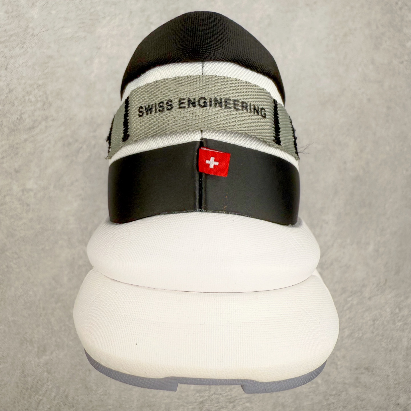 图片[8]-KITH x On Cloudzone 昂跑舒适百搭防滑耐磨 低帮休闲跑步鞋 昂跑运动品牌 开创于2010年 缓震着陆、强效回弹、轻柔质感的设计构思始终是ON研制关键 与此同时基于“为全球提供革新性的跑步感受”信念 陆续推出了多款跑鞋及其以专业运动人体跑步工程学为设计关键的功能性跑步服饰设备 让跑者不费力气地畅快畅跑 尺码：36 36.5 37.5 38 38.5 39 40 40.5 41 42 42.5 43 44 44.5 45-选品中心