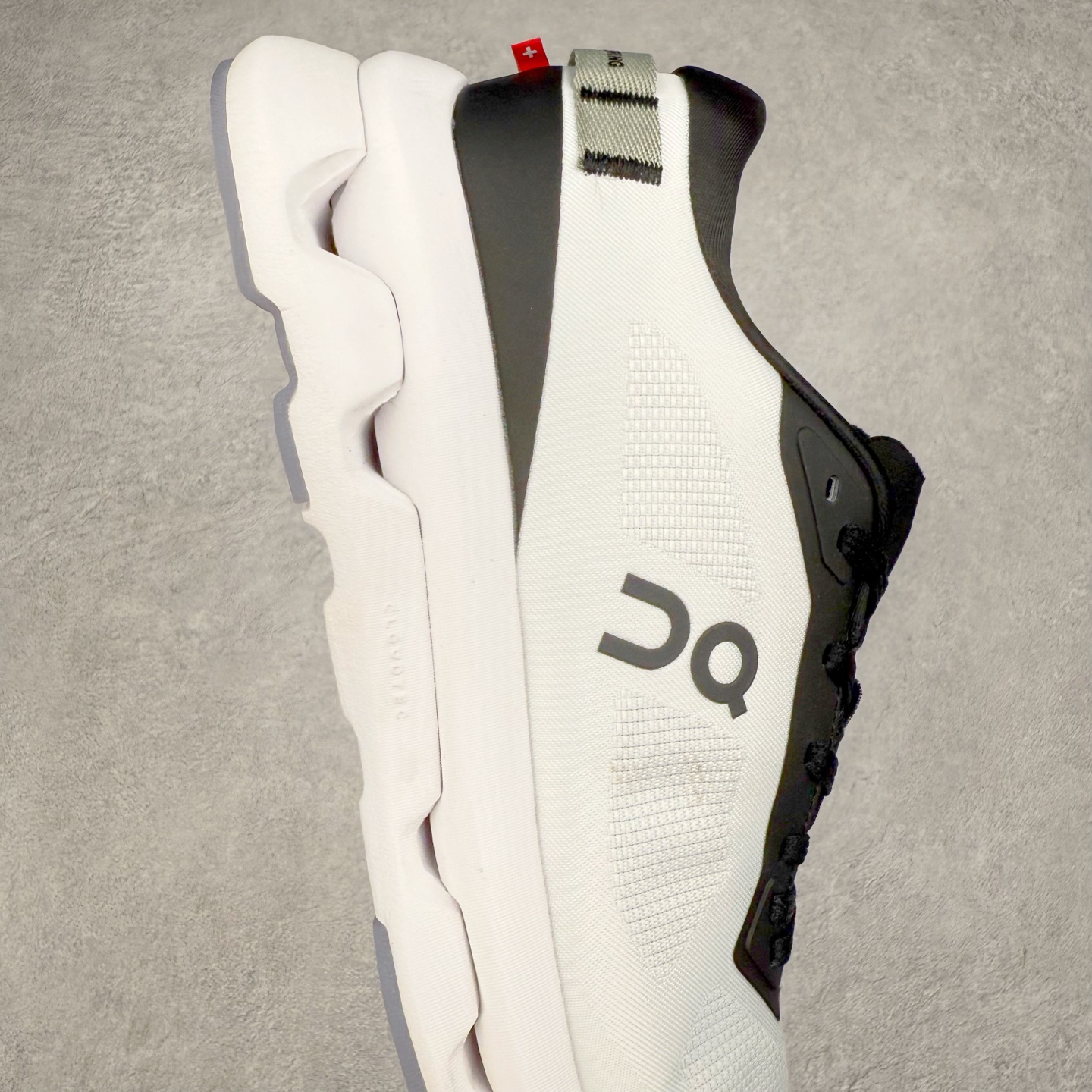 图片[6]-KITH x On Cloudzone 昂跑舒适百搭防滑耐磨 低帮休闲跑步鞋 昂跑运动品牌 开创于2010年 缓震着陆、强效回弹、轻柔质感的设计构思始终是ON研制关键 与此同时基于“为全球提供革新性的跑步感受”信念 陆续推出了多款跑鞋及其以专业运动人体跑步工程学为设计关键的功能性跑步服饰设备 让跑者不费力气地畅快畅跑 尺码：36 36.5 37.5 38 38.5 39 40 40.5 41 42 42.5 43 44 44.5 45-选品中心