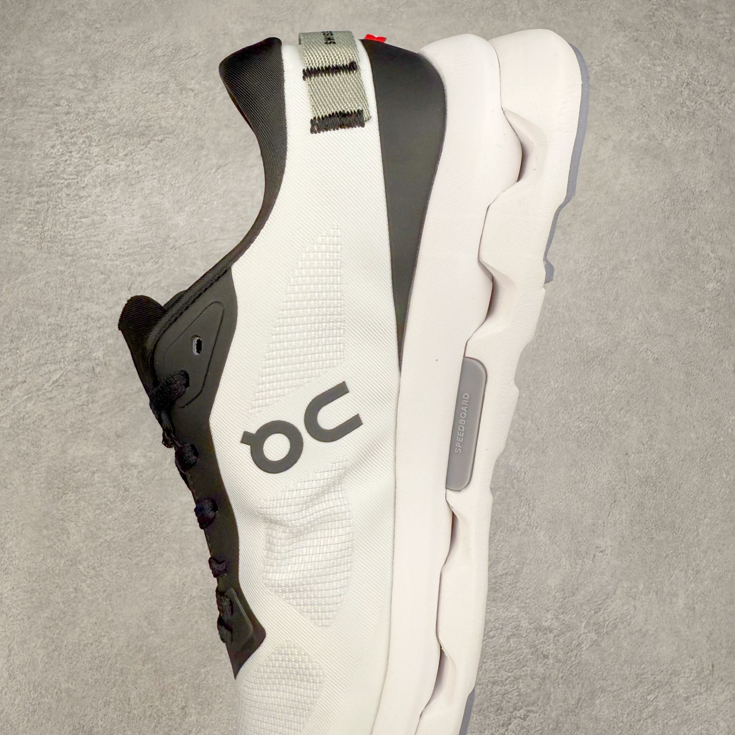 图片[7]-KITH x On Cloudzone 昂跑舒适百搭防滑耐磨 低帮休闲跑步鞋 昂跑运动品牌 开创于2010年 缓震着陆、强效回弹、轻柔质感的设计构思始终是ON研制关键 与此同时基于“为全球提供革新性的跑步感受”信念 陆续推出了多款跑鞋及其以专业运动人体跑步工程学为设计关键的功能性跑步服饰设备 让跑者不费力气地畅快畅跑 尺码：36 36.5 37.5 38 38.5 39 40 40.5 41 42 42.5 43 44 44.5 45-选品中心