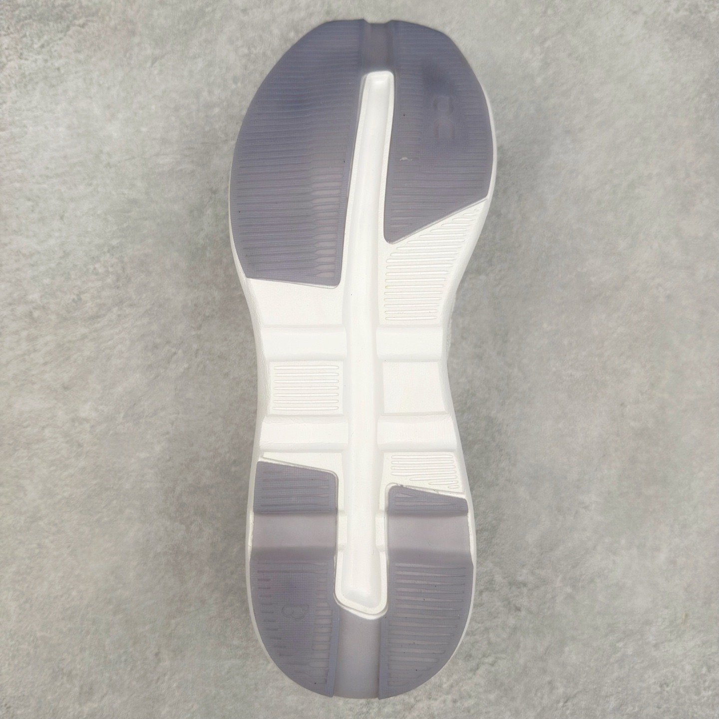 图片[9]-KITH x On Cloudzone 昂跑舒适百搭防滑耐磨 低帮休闲跑步鞋 昂跑运动品牌 开创于2010年 缓震着陆、强效回弹、轻柔质感的设计构思始终是ON研制关键 与此同时基于“为全球提供革新性的跑步感受”信念 陆续推出了多款跑鞋及其以专业运动人体跑步工程学为设计关键的功能性跑步服饰设备 让跑者不费力气地畅快畅跑 尺码：36 36.5 37.5 38 38.5 39 40 40.5 41 42 42.5 43 44 44.5 45-选品中心