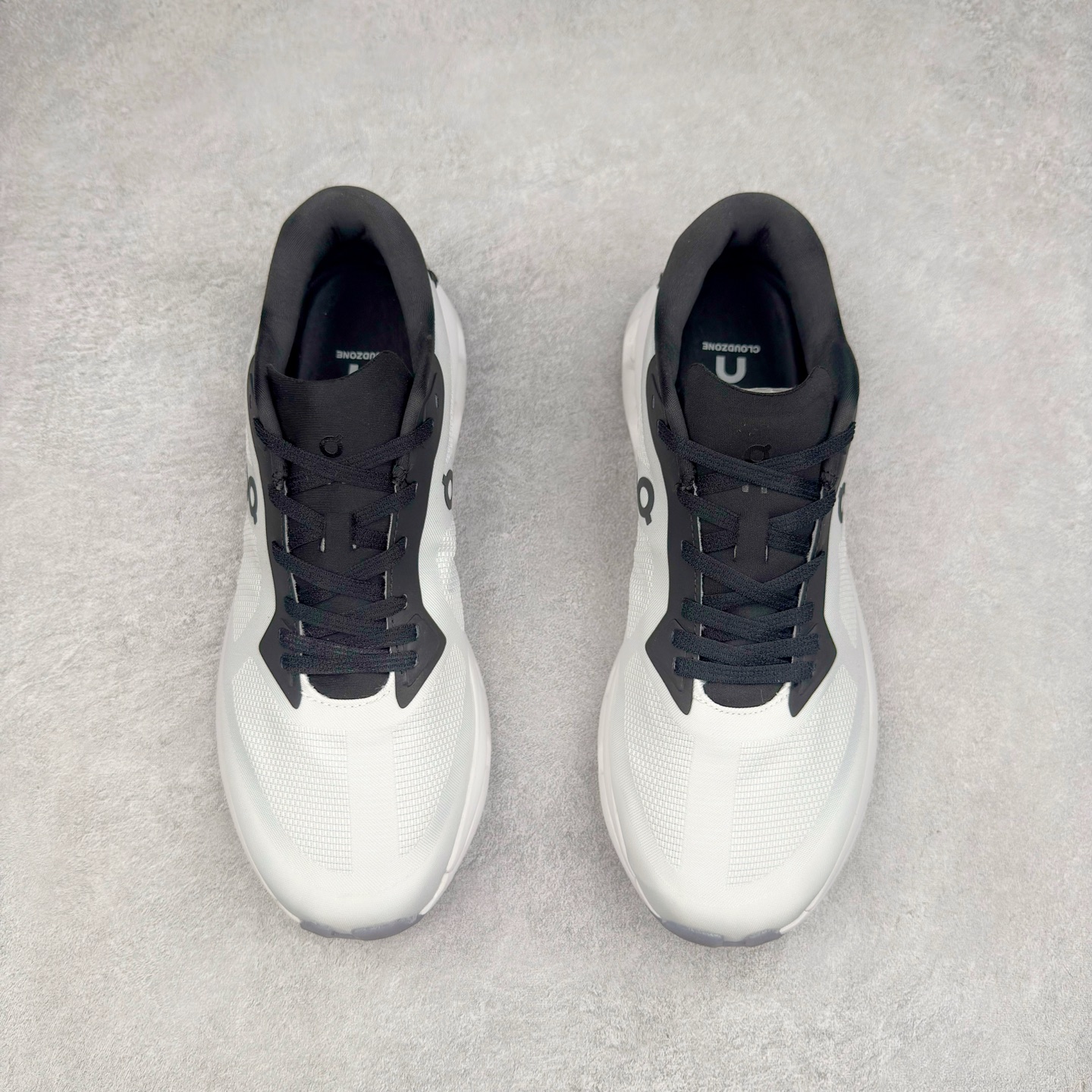 图片[2]-KITH x On Cloudzone 昂跑舒适百搭防滑耐磨 低帮休闲跑步鞋 昂跑运动品牌 开创于2010年 缓震着陆、强效回弹、轻柔质感的设计构思始终是ON研制关键 与此同时基于“为全球提供革新性的跑步感受”信念 陆续推出了多款跑鞋及其以专业运动人体跑步工程学为设计关键的功能性跑步服饰设备 让跑者不费力气地畅快畅跑 尺码：36 36.5 37.5 38 38.5 39 40 40.5 41 42 42.5 43 44 44.5 45-选品中心