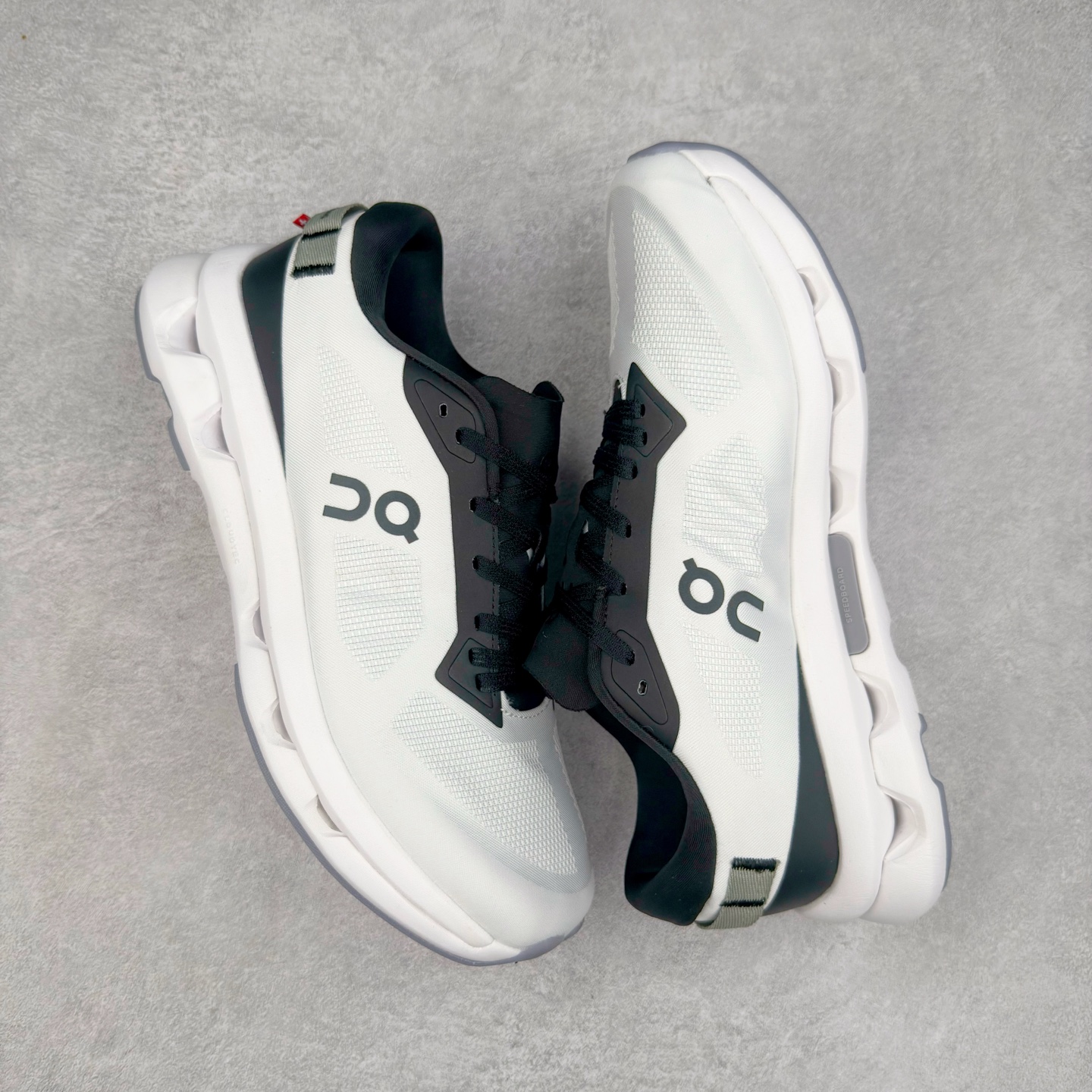 图片[3]-KITH x On Cloudzone 昂跑舒适百搭防滑耐磨 低帮休闲跑步鞋 昂跑运动品牌 开创于2010年 缓震着陆、强效回弹、轻柔质感的设计构思始终是ON研制关键 与此同时基于“为全球提供革新性的跑步感受”信念 陆续推出了多款跑鞋及其以专业运动人体跑步工程学为设计关键的功能性跑步服饰设备 让跑者不费力气地畅快畅跑 尺码：36 36.5 37.5 38 38.5 39 40 40.5 41 42 42.5 43 44 44.5 45-选品中心