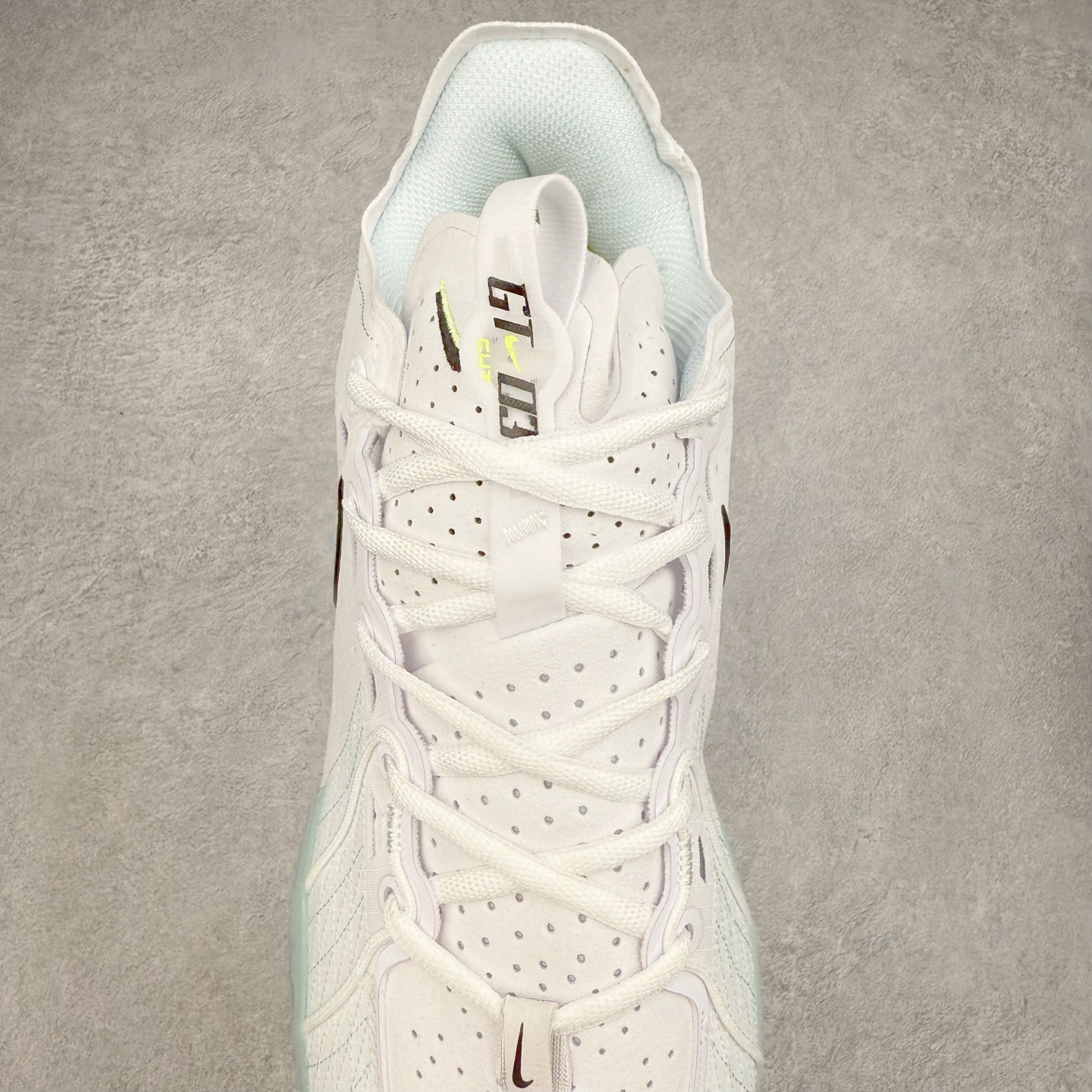 图片[5]-NK G.T. Cut 3.0 EP GT3代实战篮球鞋 DV2913-104 该鞋款采用出众回弹设计 为切入、转向和移步篮筐提供出色的能量回馈 回弹性能带来弹力充沛的迈步体验 助你爆发疾速 全掌型 ZoomX 泡绵 缔造弹力出众的轻盈迈步体验 助你在比赛升温时能够急速快攻 驰骋全场 鞋面绳线与鞋带相结合 有助稳固前足 后跟搭配加垫鞋口 为脚踝营造舒适稳固感受 全掌型 ZoomX 泡绵 能够带来出众的能量回馈 前足外侧采用精巧塑料覆面 在瞬间爆发时提供稳固脚感 尺码：39 40 40.5 41 42 42.5 43 44 44.5 45 46-选品中心