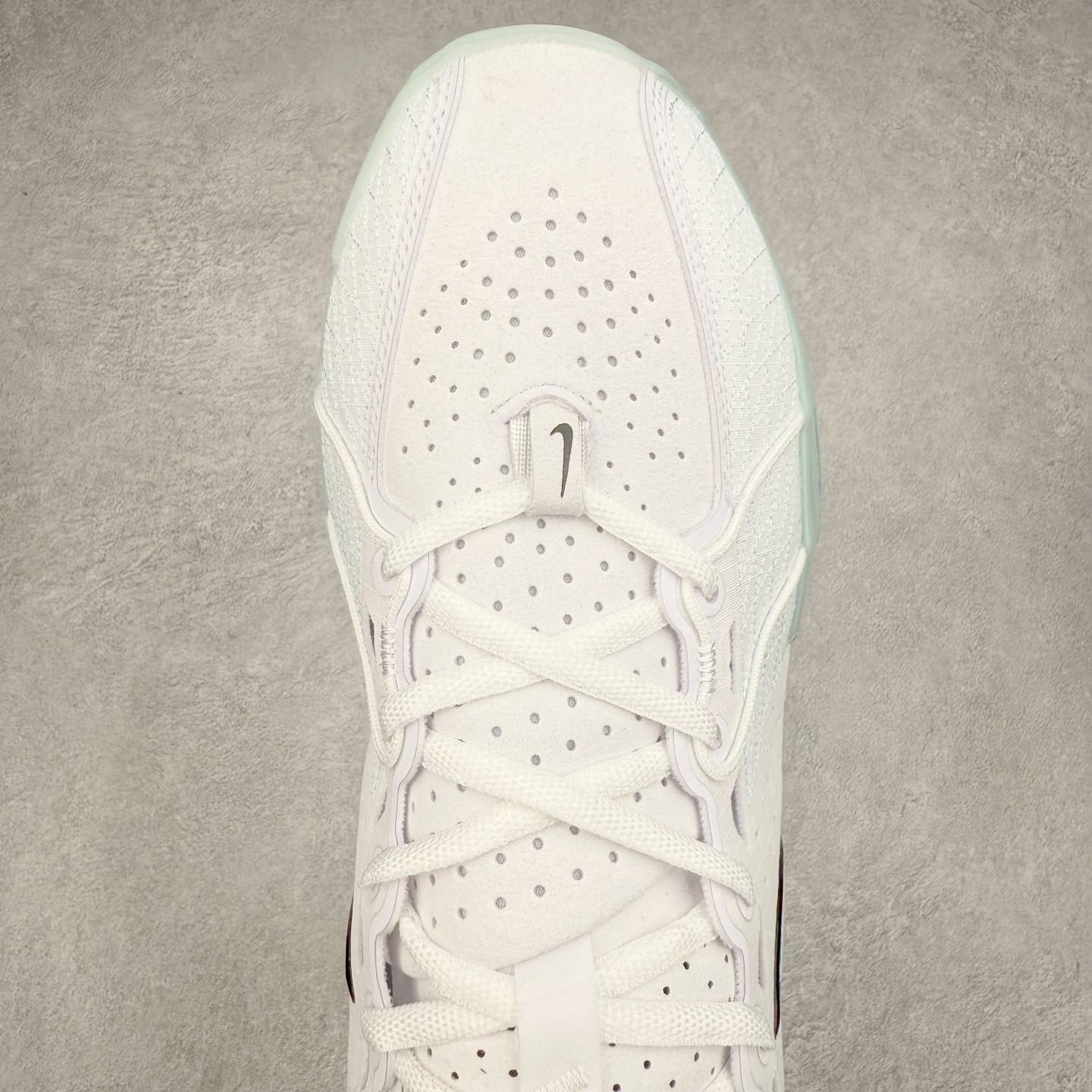 图片[4]-NK G.T. Cut 3.0 EP GT3代实战篮球鞋 DV2913-104 该鞋款采用出众回弹设计 为切入、转向和移步篮筐提供出色的能量回馈 回弹性能带来弹力充沛的迈步体验 助你爆发疾速 全掌型 ZoomX 泡绵 缔造弹力出众的轻盈迈步体验 助你在比赛升温时能够急速快攻 驰骋全场 鞋面绳线与鞋带相结合 有助稳固前足 后跟搭配加垫鞋口 为脚踝营造舒适稳固感受 全掌型 ZoomX 泡绵 能够带来出众的能量回馈 前足外侧采用精巧塑料覆面 在瞬间爆发时提供稳固脚感 尺码：39 40 40.5 41 42 42.5 43 44 44.5 45 46-选品中心