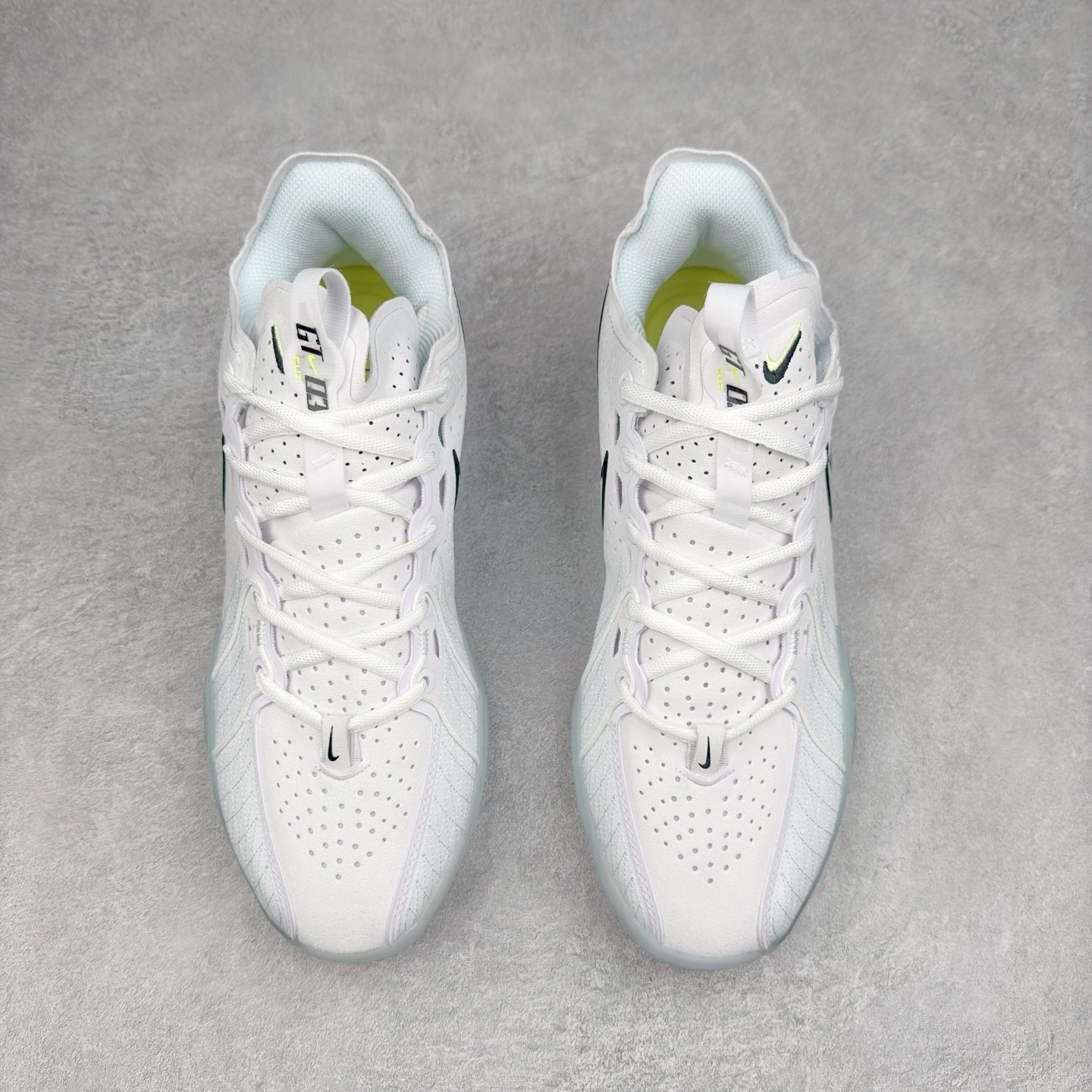 图片[2]-NK G.T. Cut 3.0 EP GT3代实战篮球鞋 DV2913-104 该鞋款采用出众回弹设计 为切入、转向和移步篮筐提供出色的能量回馈 回弹性能带来弹力充沛的迈步体验 助你爆发疾速 全掌型 ZoomX 泡绵 缔造弹力出众的轻盈迈步体验 助你在比赛升温时能够急速快攻 驰骋全场 鞋面绳线与鞋带相结合 有助稳固前足 后跟搭配加垫鞋口 为脚踝营造舒适稳固感受 全掌型 ZoomX 泡绵 能够带来出众的能量回馈 前足外侧采用精巧塑料覆面 在瞬间爆发时提供稳固脚感 尺码：39 40 40.5 41 42 42.5 43 44 44.5 45 46-选品中心