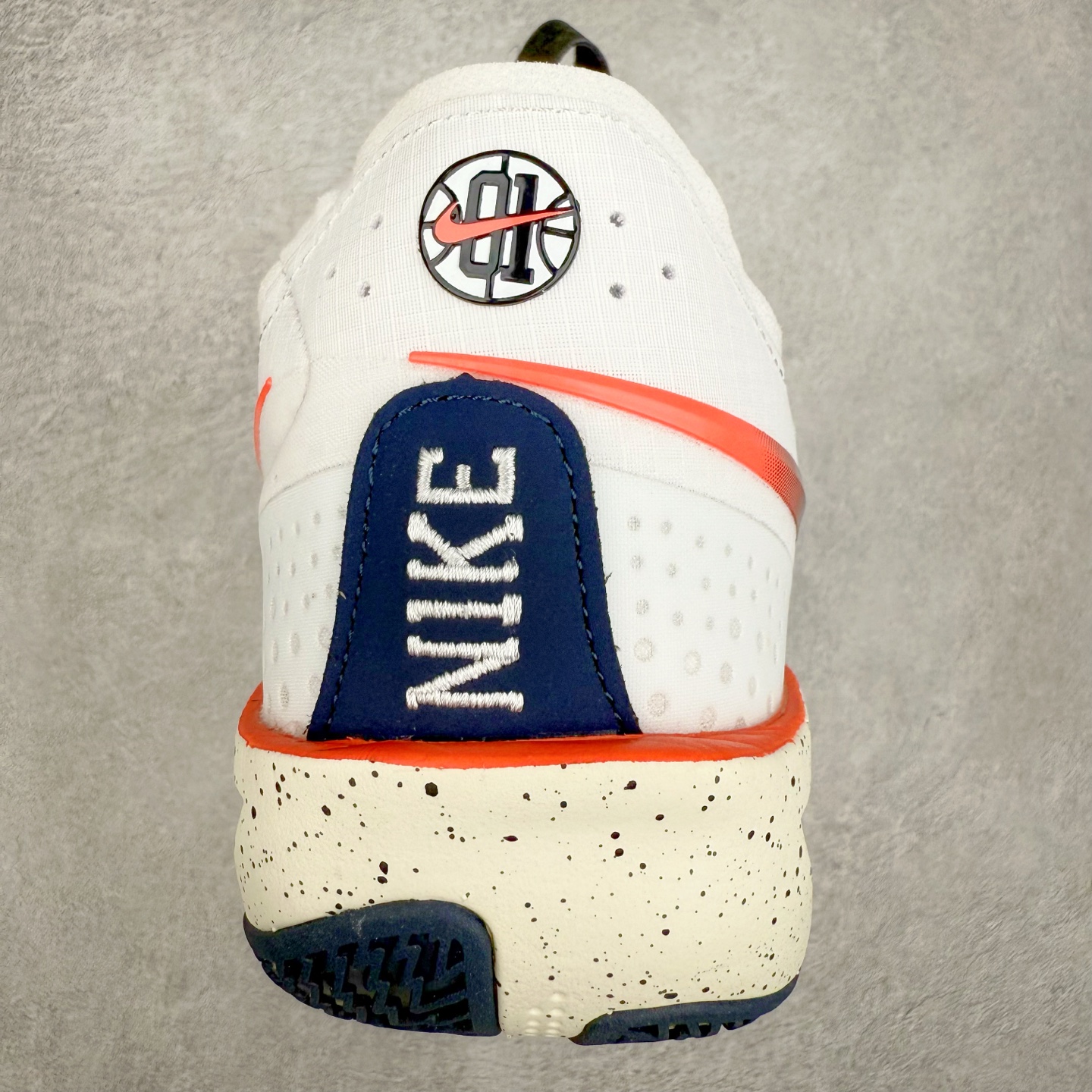 图片[8]-NK G.T. Cut 3.0 EP GT3代实战篮球鞋 IB8870-191 该鞋款采用出众回弹设计 为切入、转向和移步篮筐提供出色的能量回馈 回弹性能带来弹力充沛的迈步体验 助你爆发疾速 全掌型 ZoomX 泡绵 缔造弹力出众的轻盈迈步体验 助你在比赛升温时能够急速快攻 驰骋全场 鞋面绳线与鞋带相结合 有助稳固前足 后跟搭配加垫鞋口 为脚踝营造舒适稳固感受 全掌型 ZoomX 泡绵 能够带来出众的能量回馈 前足外侧采用精巧塑料覆面 在瞬间爆发时提供稳固脚感 尺码：39 40 40.5 41 42 42.5 43 44 44.5 45 46-选品中心