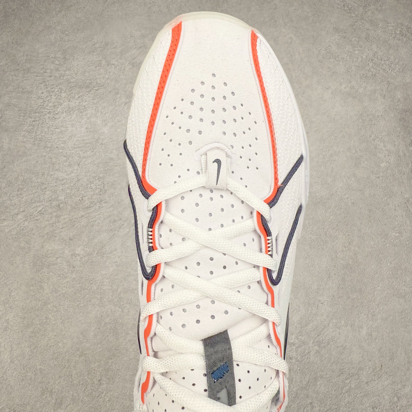 图片[4]-NK G.T. Cut 3.0 EP GT3代实战篮球鞋 IB8870-191 该鞋款采用出众回弹设计 为切入、转向和移步篮筐提供出色的能量回馈 回弹性能带来弹力充沛的迈步体验 助你爆发疾速 全掌型 ZoomX 泡绵 缔造弹力出众的轻盈迈步体验 助你在比赛升温时能够急速快攻 驰骋全场 鞋面绳线与鞋带相结合 有助稳固前足 后跟搭配加垫鞋口 为脚踝营造舒适稳固感受 全掌型 ZoomX 泡绵 能够带来出众的能量回馈 前足外侧采用精巧塑料覆面 在瞬间爆发时提供稳固脚感 尺码：39 40 40.5 41 42 42.5 43 44 44.5 45 46-选品中心