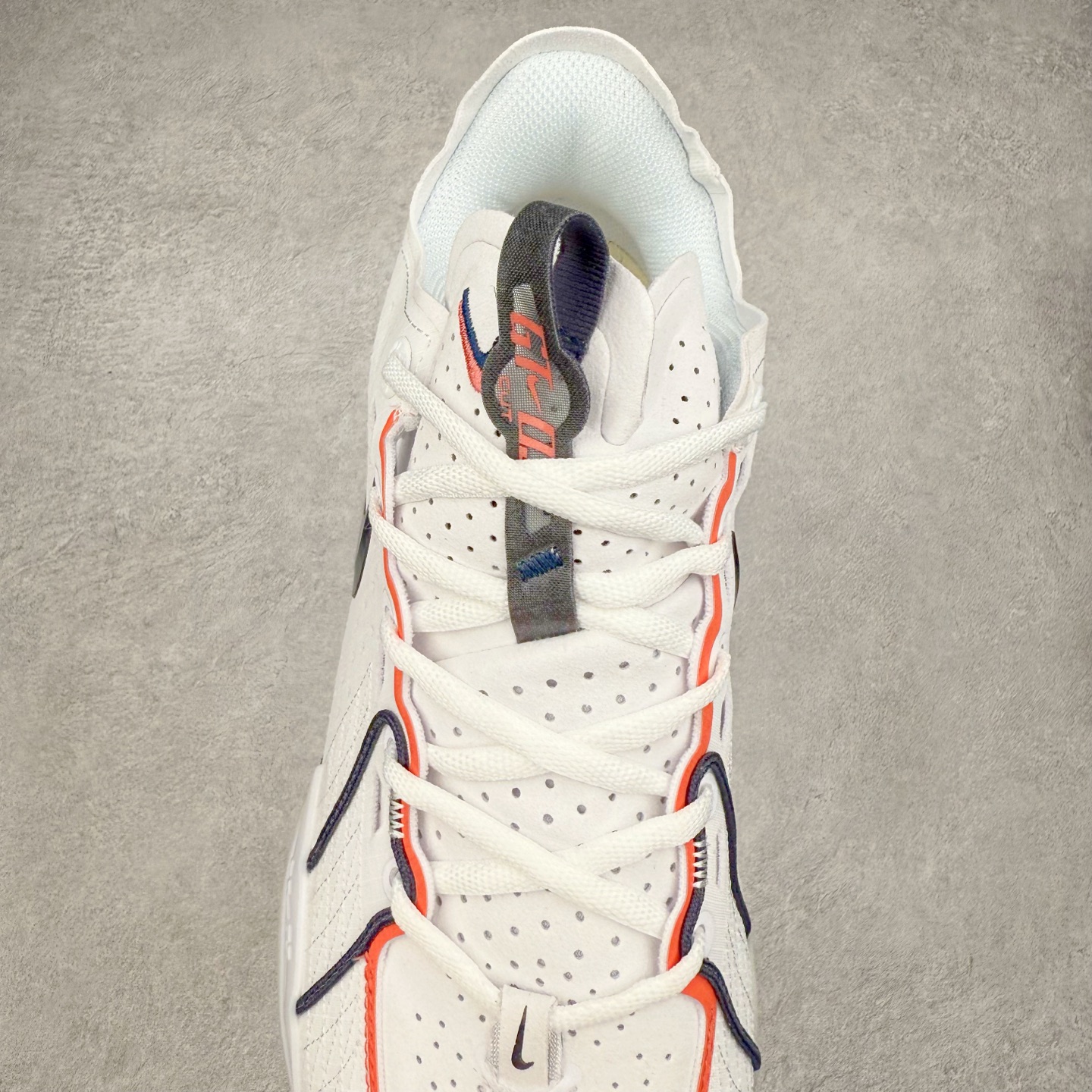 图片[5]-NK G.T. Cut 3.0 EP GT3代实战篮球鞋 IB8870-191 该鞋款采用出众回弹设计 为切入、转向和移步篮筐提供出色的能量回馈 回弹性能带来弹力充沛的迈步体验 助你爆发疾速 全掌型 ZoomX 泡绵 缔造弹力出众的轻盈迈步体验 助你在比赛升温时能够急速快攻 驰骋全场 鞋面绳线与鞋带相结合 有助稳固前足 后跟搭配加垫鞋口 为脚踝营造舒适稳固感受 全掌型 ZoomX 泡绵 能够带来出众的能量回馈 前足外侧采用精巧塑料覆面 在瞬间爆发时提供稳固脚感 尺码：39 40 40.5 41 42 42.5 43 44 44.5 45 46-选品中心