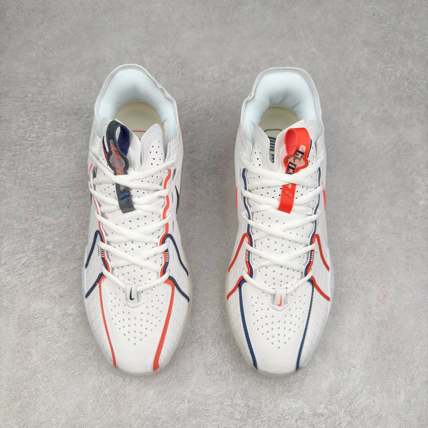 图片[2]-NK G.T. Cut 3.0 EP GT3代实战篮球鞋 IB8870-191 该鞋款采用出众回弹设计 为切入、转向和移步篮筐提供出色的能量回馈 回弹性能带来弹力充沛的迈步体验 助你爆发疾速 全掌型 ZoomX 泡绵 缔造弹力出众的轻盈迈步体验 助你在比赛升温时能够急速快攻 驰骋全场 鞋面绳线与鞋带相结合 有助稳固前足 后跟搭配加垫鞋口 为脚踝营造舒适稳固感受 全掌型 ZoomX 泡绵 能够带来出众的能量回馈 前足外侧采用精巧塑料覆面 在瞬间爆发时提供稳固脚感 尺码：39 40 40.5 41 42 42.5 43 44 44.5 45 46-选品中心