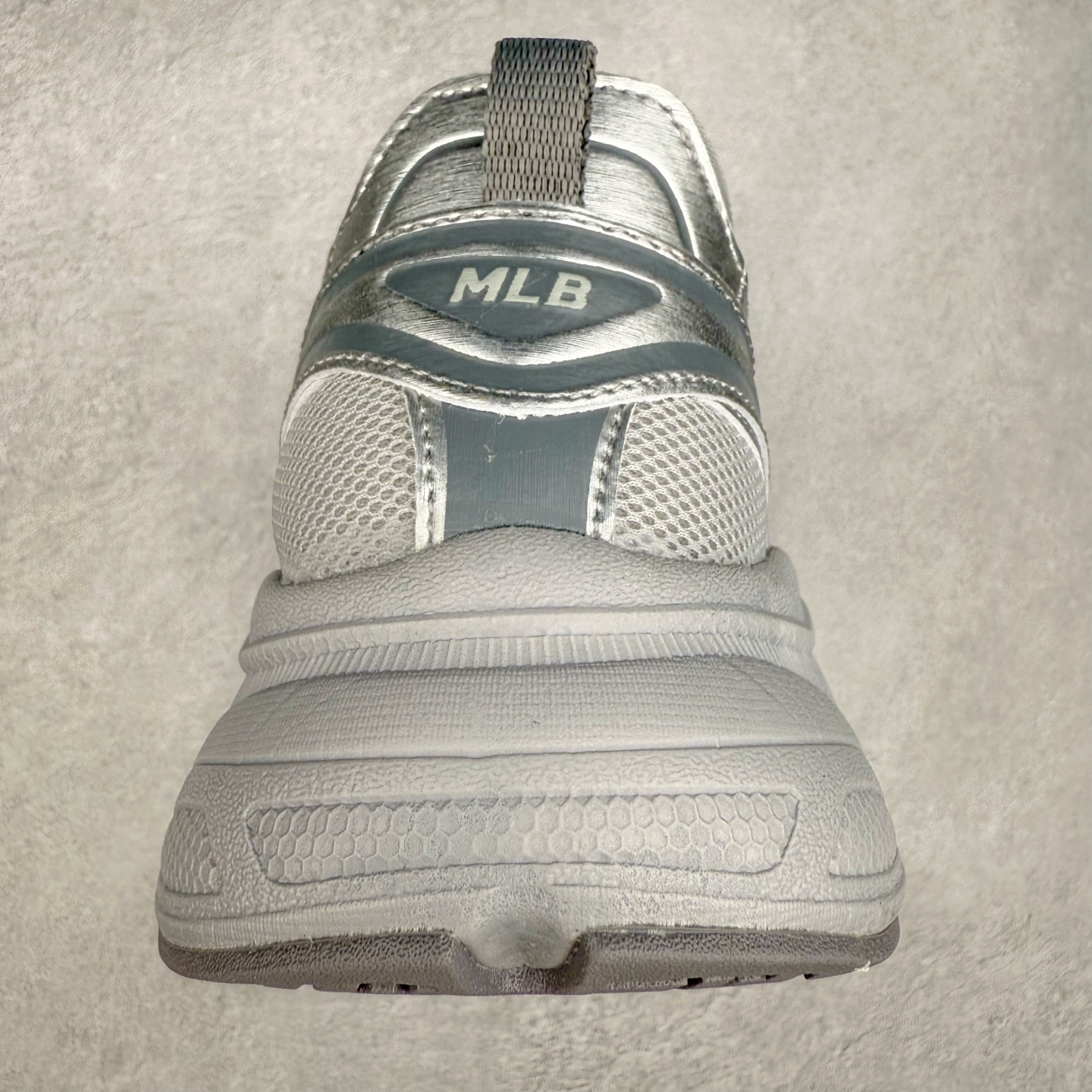 图片[8]-MLB Sandal Chunky Mask 纽约洋基队百搭时尚运动凉鞋 MLB是韩国F&F旗下潮流服装品牌 拥有150年历史的经典传统 是街头文化和国际生活方式的领导者 MLB拥有包括男装、女装、童装、配饰在内的全品类服饰 提供覆盖各性别、各年龄层、From Head to Toe的穿搭装备 其产品结合了韩国的时尚造型与质感 展现了运动服饰也可以兼具时尚潮流的风格 在产品设计上 MLB不仅融合了美国职业棒球大联盟的各当家球队 更结合了棒球运动中的各个元素 复古风范自信控场 复古鞋型率先勾描独特的自我态度 在经典线条与时尚元素的精彩交织下刷新街头复古运动风潮 质感十足兼备卓越的舒适透气性能迎合夏日追求的自在脚感。尺码：36 36.5 37.5 38 38.5 39 40 40.5 41 42 42.5 43 44 45-选品中心