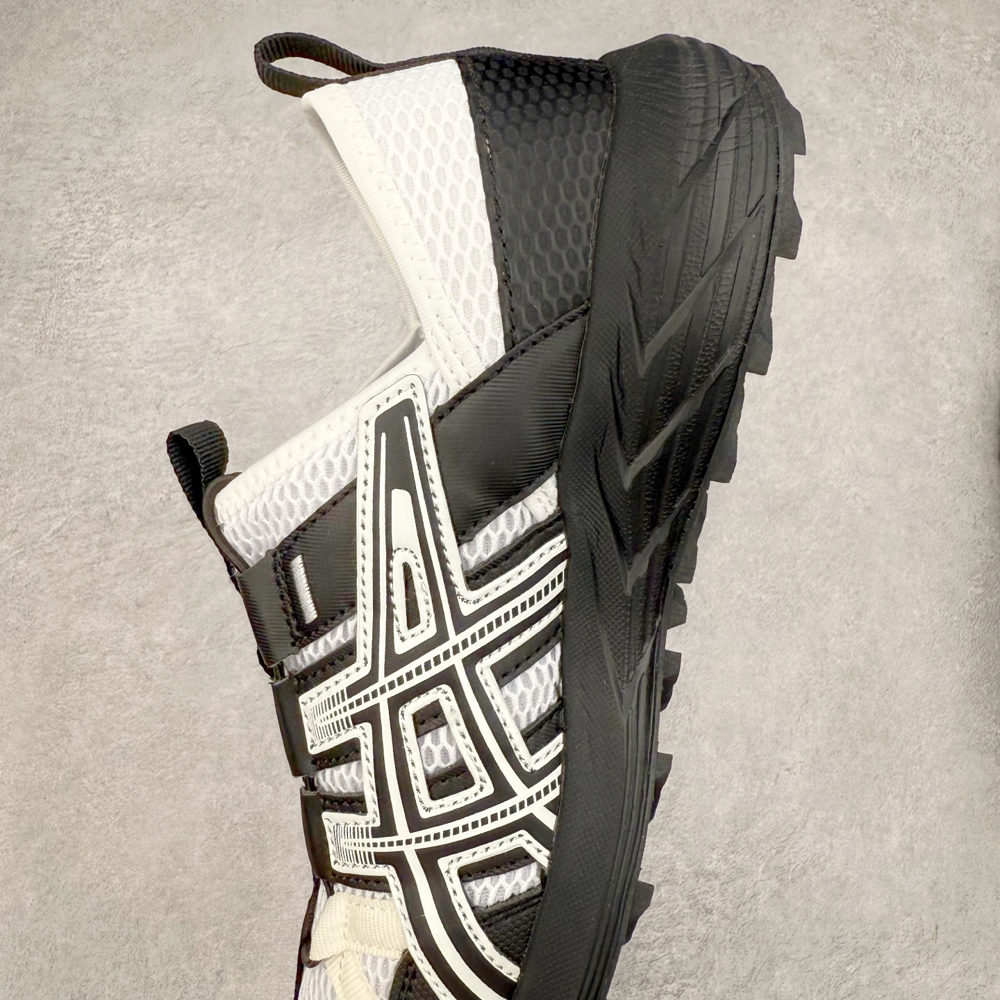 图片[7]-Asics Gel-Sonoma TR 亚瑟士舒适百搭减震防滑耐磨低帮生活休闲鞋 ASICS（亚瑟士）是日本实业家鬼冢喜八郎创立的跑鞋运动品牌，名字想法源自著名的拉丁谚语“AnimaSana In Corpore Sano”，意为“健全的精神寓于强健的体魄”。正如其名字的含义，ASICS亚瑟士一直坚信保持身体的健康与活力是打造健康快乐的生活方式的最佳途径。亚瑟士的跑鞋、篮球鞋等系列集专业与美貌于一身，拥有极高的热度。2016年，ASICS在“2016年日本最佳全球品牌”排行榜名列第17名。尺码：36 37 37.5 38 39 39.5 40 40.5 41.5 42 42.5 43.5 44 45-选品中心