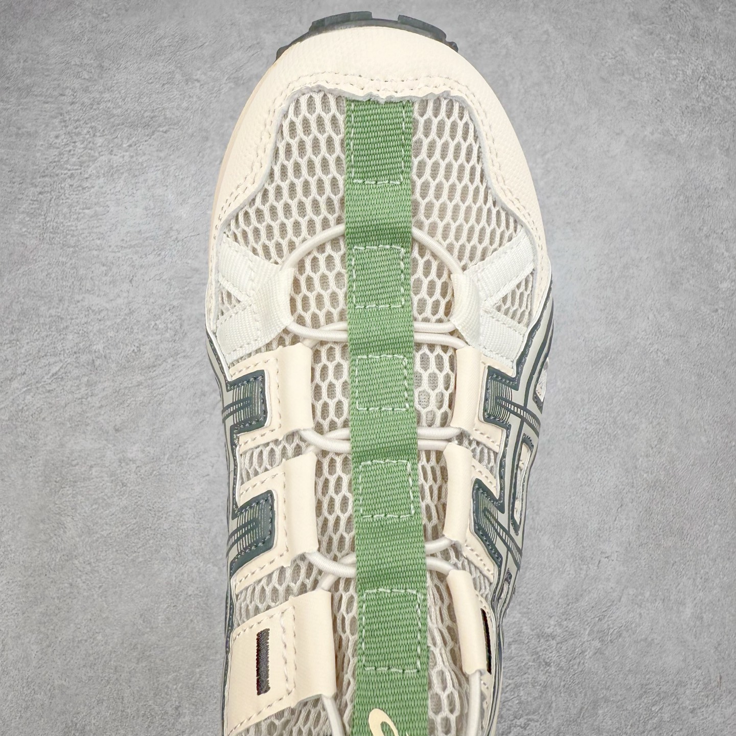 图片[4]-Asics Gel-Sonoma TR 亚瑟士舒适百搭减震防滑耐磨低帮生活休闲鞋 ASICS（亚瑟士）是日本实业家鬼冢喜八郎创立的跑鞋运动品牌，名字想法源自著名的拉丁谚语“AnimaSana In Corpore Sano”，意为“健全的精神寓于强健的体魄”。正如其名字的含义，ASICS亚瑟士一直坚信保持身体的健康与活力是打造健康快乐的生活方式的最佳途径。亚瑟士的跑鞋、篮球鞋等系列集专业与美貌于一身，拥有极高的热度。2016年，ASICS在“2016年日本最佳全球品牌”排行榜名列第17名。尺码：36 37 37.5 38 39 39.5 40 40.5 41.5 42 42.5 43.5 44 45-选品中心