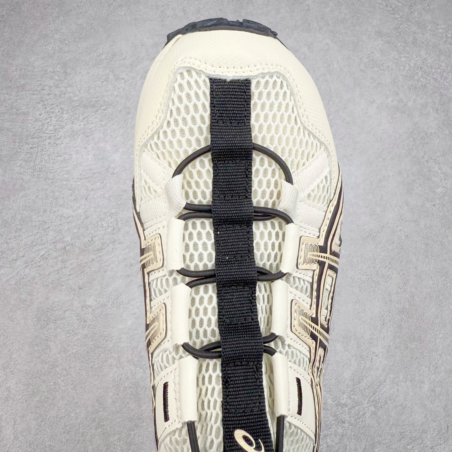 图片[4]-Asics Gel-Sonoma TR 亚瑟士舒适百搭减震防滑耐磨低帮生活休闲鞋 ASICS（亚瑟士）是日本实业家鬼冢喜八郎创立的跑鞋运动品牌，名字想法源自著名的拉丁谚语“AnimaSana In Corpore Sano”，意为“健全的精神寓于强健的体魄”。正如其名字的含义，ASICS亚瑟士一直坚信保持身体的健康与活力是打造健康快乐的生活方式的最佳途径。亚瑟士的跑鞋、篮球鞋等系列集专业与美貌于一身，拥有极高的热度。2016年，ASICS在“2016年日本最佳全球品牌”排行榜名列第17名。尺码：36 37 37.5 38 39 39.5 40 40.5 41.5 42 42.5 43.5 44 45-选品中心