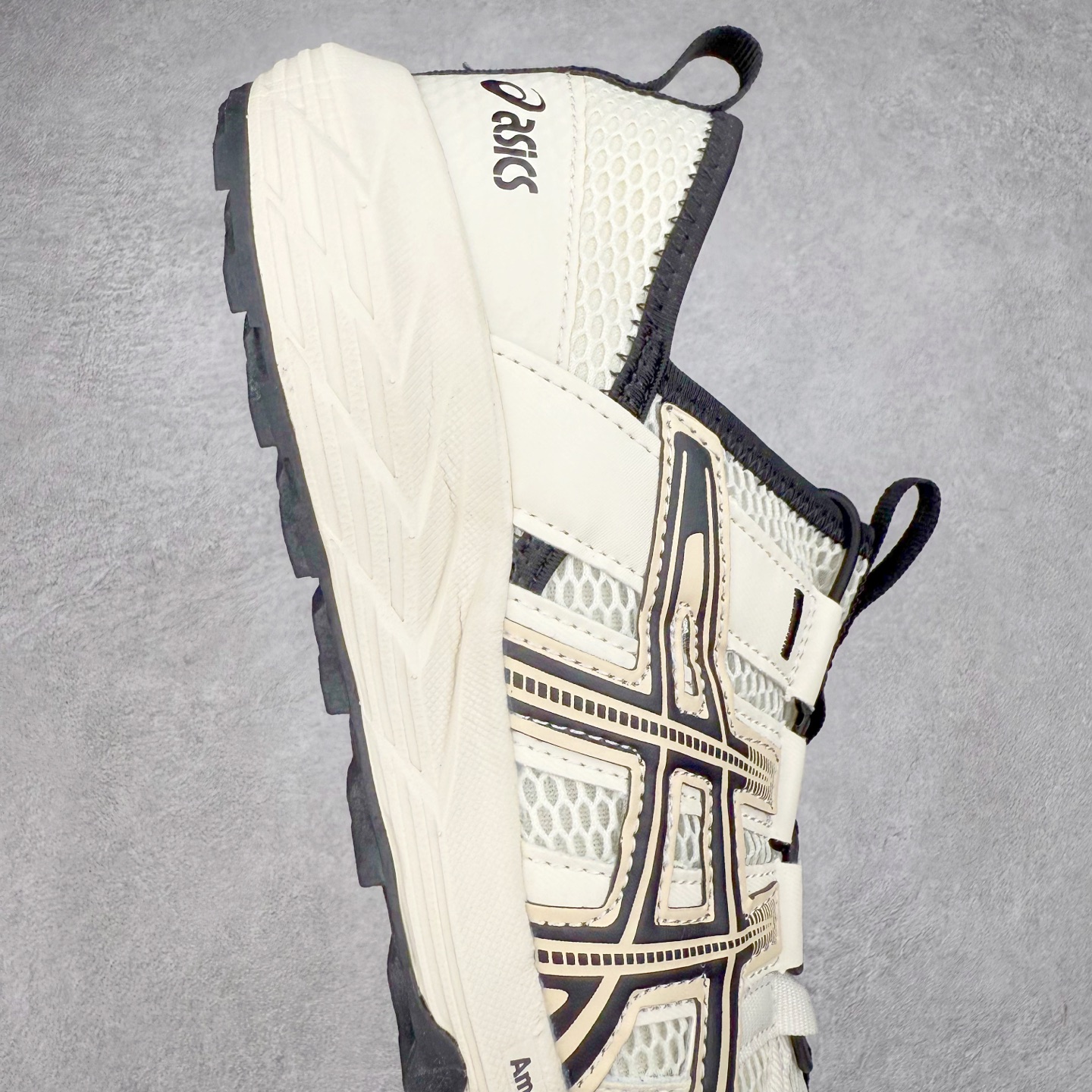 图片[6]-Asics Gel-Sonoma TR 亚瑟士舒适百搭减震防滑耐磨低帮生活休闲鞋 ASICS（亚瑟士）是日本实业家鬼冢喜八郎创立的跑鞋运动品牌，名字想法源自著名的拉丁谚语“AnimaSana In Corpore Sano”，意为“健全的精神寓于强健的体魄”。正如其名字的含义，ASICS亚瑟士一直坚信保持身体的健康与活力是打造健康快乐的生活方式的最佳途径。亚瑟士的跑鞋、篮球鞋等系列集专业与美貌于一身，拥有极高的热度。2016年，ASICS在“2016年日本最佳全球品牌”排行榜名列第17名。尺码：36 37 37.5 38 39 39.5 40 40.5 41.5 42 42.5 43.5 44 45-选品中心