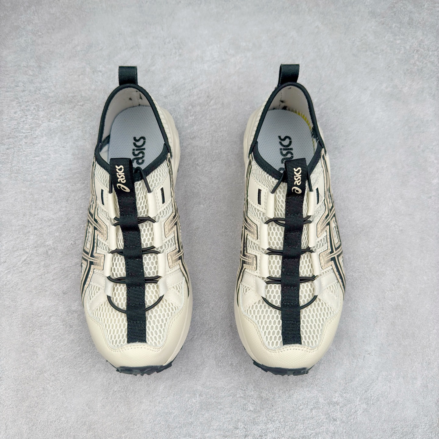 图片[2]-Asics Gel-Sonoma TR 亚瑟士舒适百搭减震防滑耐磨低帮生活休闲鞋 ASICS（亚瑟士）是日本实业家鬼冢喜八郎创立的跑鞋运动品牌，名字想法源自著名的拉丁谚语“AnimaSana In Corpore Sano”，意为“健全的精神寓于强健的体魄”。正如其名字的含义，ASICS亚瑟士一直坚信保持身体的健康与活力是打造健康快乐的生活方式的最佳途径。亚瑟士的跑鞋、篮球鞋等系列集专业与美貌于一身，拥有极高的热度。2016年，ASICS在“2016年日本最佳全球品牌”排行榜名列第17名。尺码：36 37 37.5 38 39 39.5 40 40.5 41.5 42 42.5 43.5 44 45-选品中心