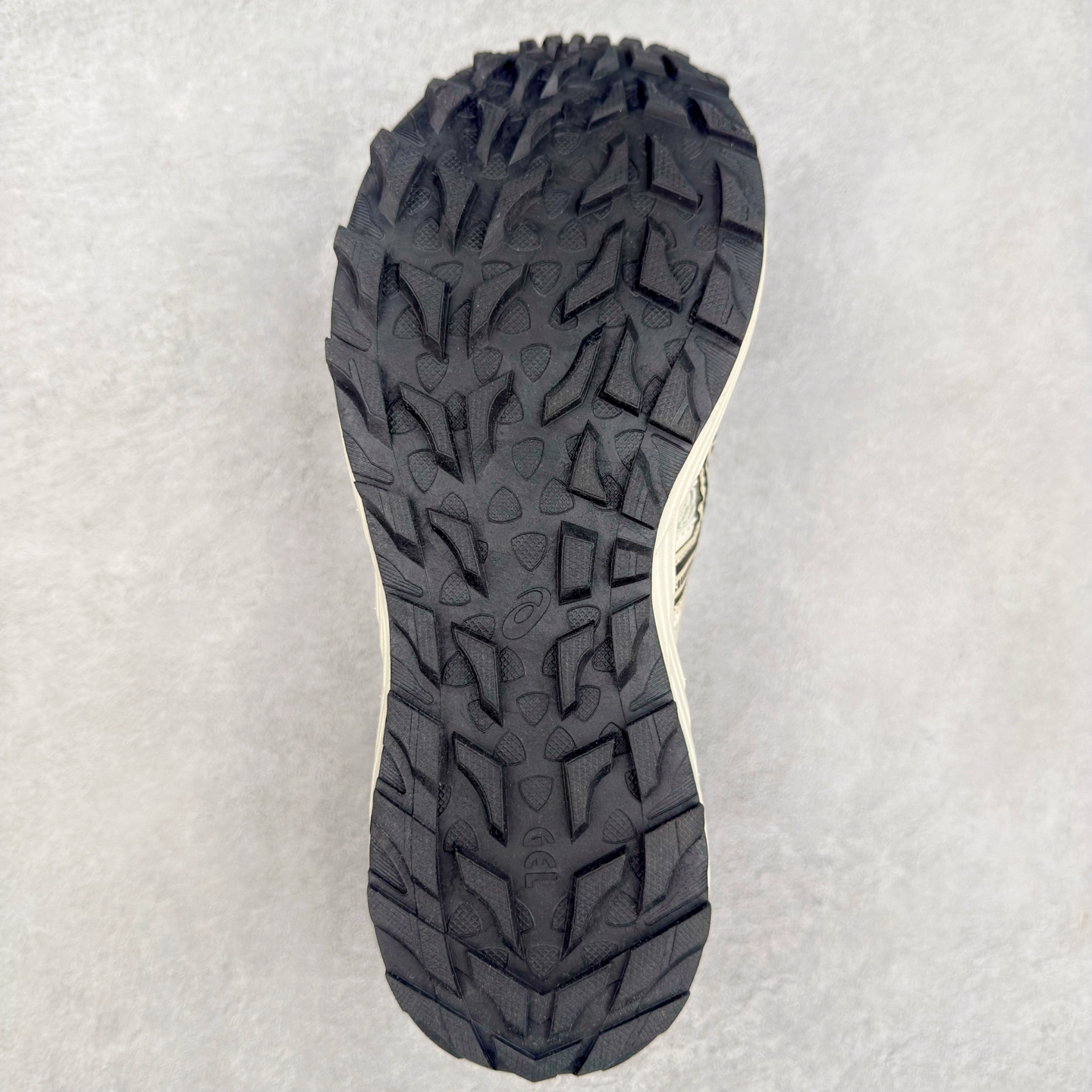 图片[9]-Asics Gel-Sonoma TR 亚瑟士舒适百搭减震防滑耐磨低帮生活休闲鞋 ASICS（亚瑟士）是日本实业家鬼冢喜八郎创立的跑鞋运动品牌，名字想法源自著名的拉丁谚语“AnimaSana In Corpore Sano”，意为“健全的精神寓于强健的体魄”。正如其名字的含义，ASICS亚瑟士一直坚信保持身体的健康与活力是打造健康快乐的生活方式的最佳途径。亚瑟士的跑鞋、篮球鞋等系列集专业与美貌于一身，拥有极高的热度。2016年，ASICS在“2016年日本最佳全球品牌”排行榜名列第17名。尺码：36 37 37.5 38 39 39.5 40 40.5 41.5 42 42.5 43.5 44 45-选品中心