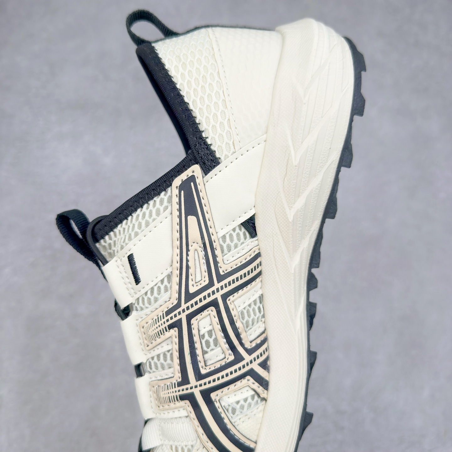 图片[7]-Asics Gel-Sonoma TR 亚瑟士舒适百搭减震防滑耐磨低帮生活休闲鞋 ASICS（亚瑟士）是日本实业家鬼冢喜八郎创立的跑鞋运动品牌，名字想法源自著名的拉丁谚语“AnimaSana In Corpore Sano”，意为“健全的精神寓于强健的体魄”。正如其名字的含义，ASICS亚瑟士一直坚信保持身体的健康与活力是打造健康快乐的生活方式的最佳途径。亚瑟士的跑鞋、篮球鞋等系列集专业与美貌于一身，拥有极高的热度。2016年，ASICS在“2016年日本最佳全球品牌”排行榜名列第17名。尺码：36 37 37.5 38 39 39.5 40 40.5 41.5 42 42.5 43.5 44 45-选品中心